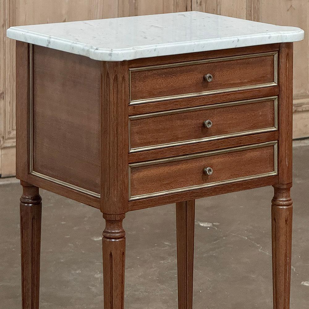 Coppia Antique French Directoire Tavolini in mogano con marmo di Carrara in vendita 1