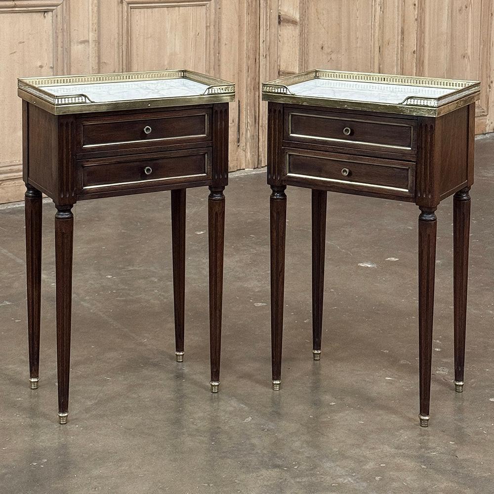 Pair Antique French Directoire Neoclassical End Tables with Carrara Marble In Good Condition For Sale In Dallas, TX