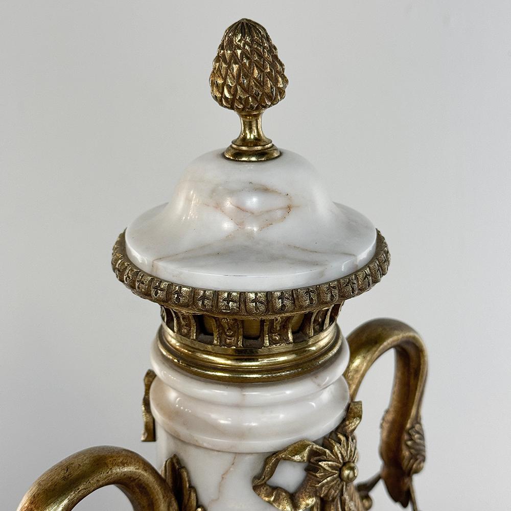 Par de Cassolettes de Mármol y Bronce del Imperio Antique French ~ Urnas de chimenea en venta 6