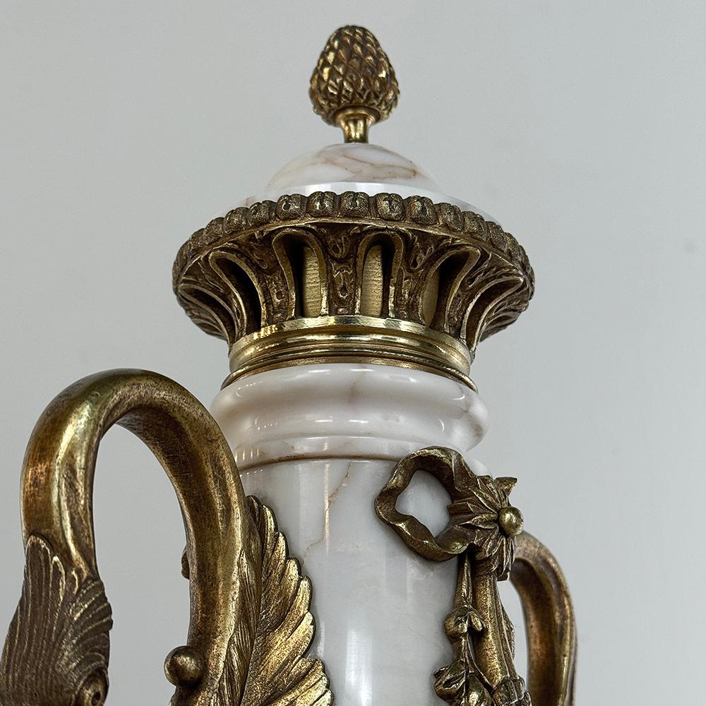 Par de Cassolettes de Mármol y Bronce del Imperio Antique French ~ Urnas de chimenea en venta 7