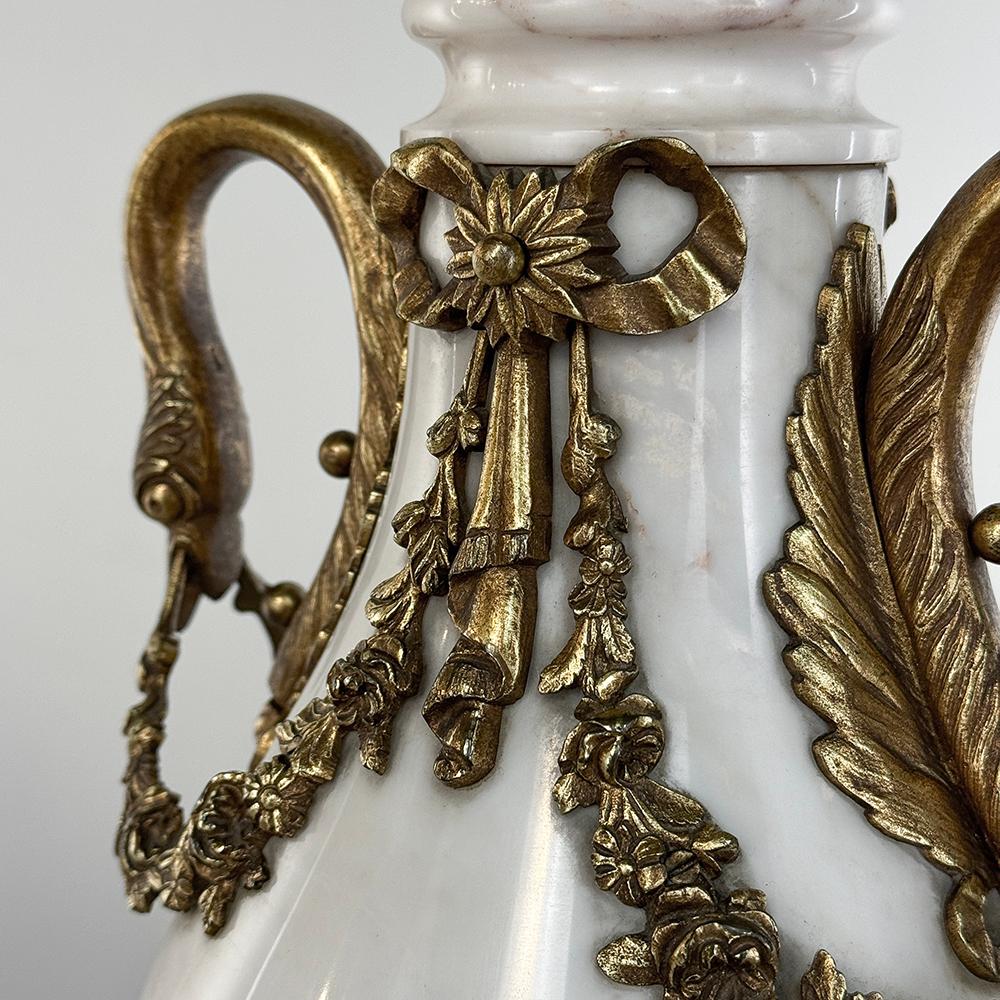 Par de Cassolettes de Mármol y Bronce del Imperio Antique French ~ Urnas de chimenea en venta 8