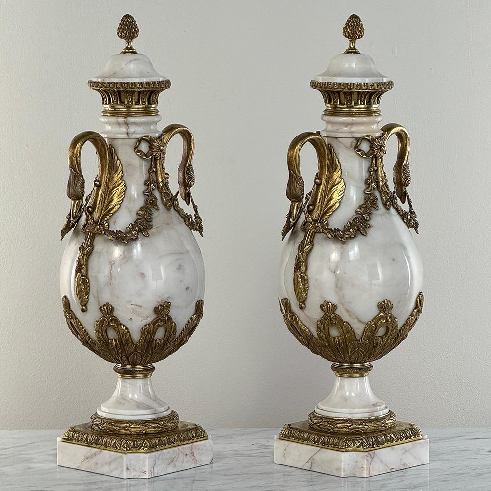 Par de Cassolettes de Mármol y Bronce del Imperio Antique French ~ Urnas de chimenea Francés en venta