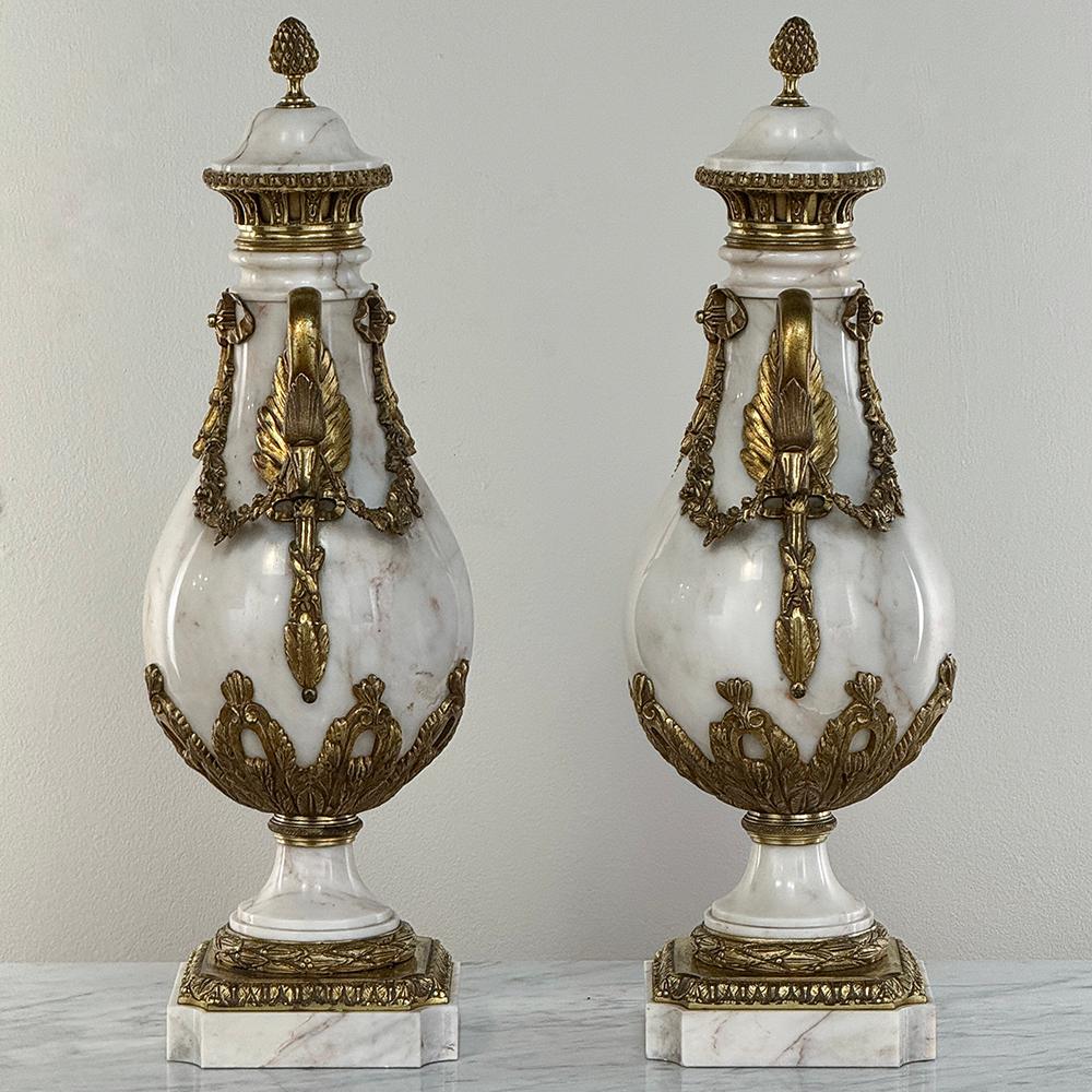 Par de Cassolettes de Mármol y Bronce del Imperio Antique French ~ Urnas de chimenea Hecho a mano en venta