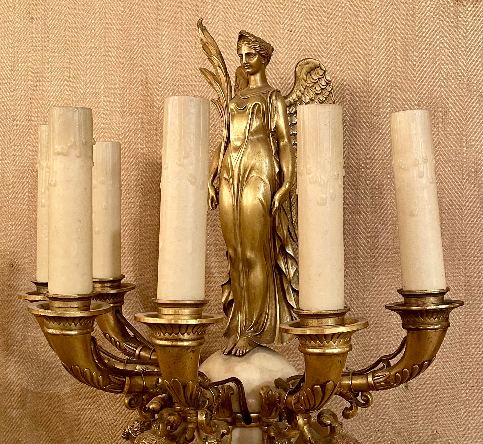 Pareja de Antiguos Apliques Imperio Francés de Bronce Dorado y Mármol, Circa 1830-1850. en venta 2