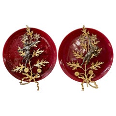 Paire d'assiettes anciennes en porcelaine rouge, bronze et bronze doré, Circa 1890