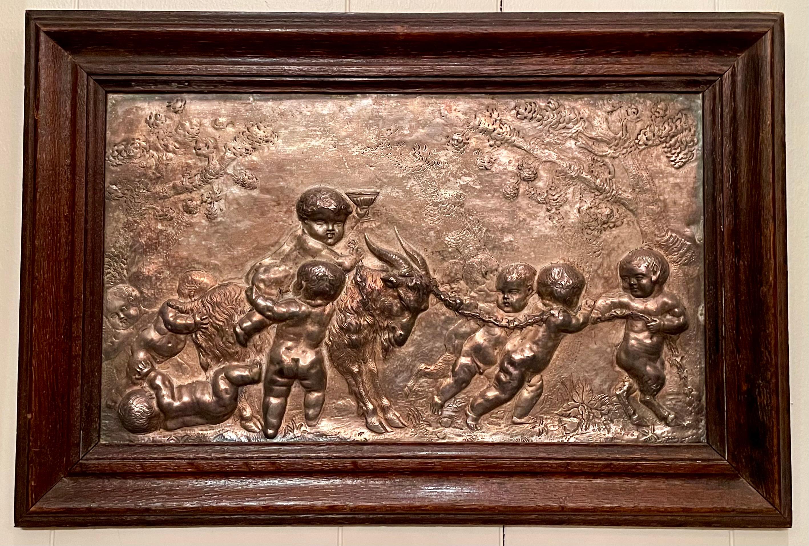 Paire de plaques anciennes en argent coulé encadrées d'après Claude Michel Clodion, vers 1890-1910.