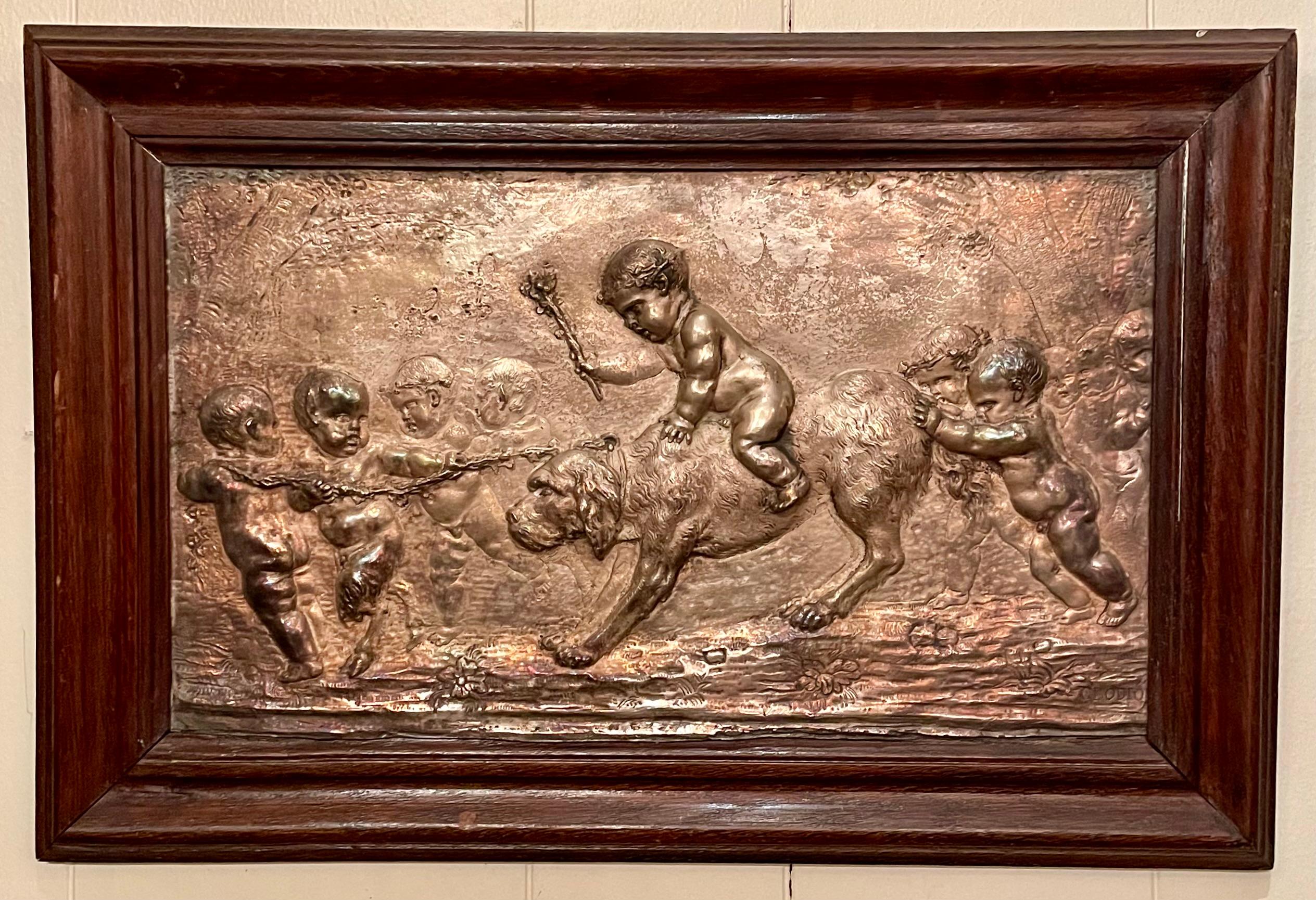 Moulage Paire d'anciennes plaques en fonte d'argent encadrées d'après Claude Michel Clodion. en vente