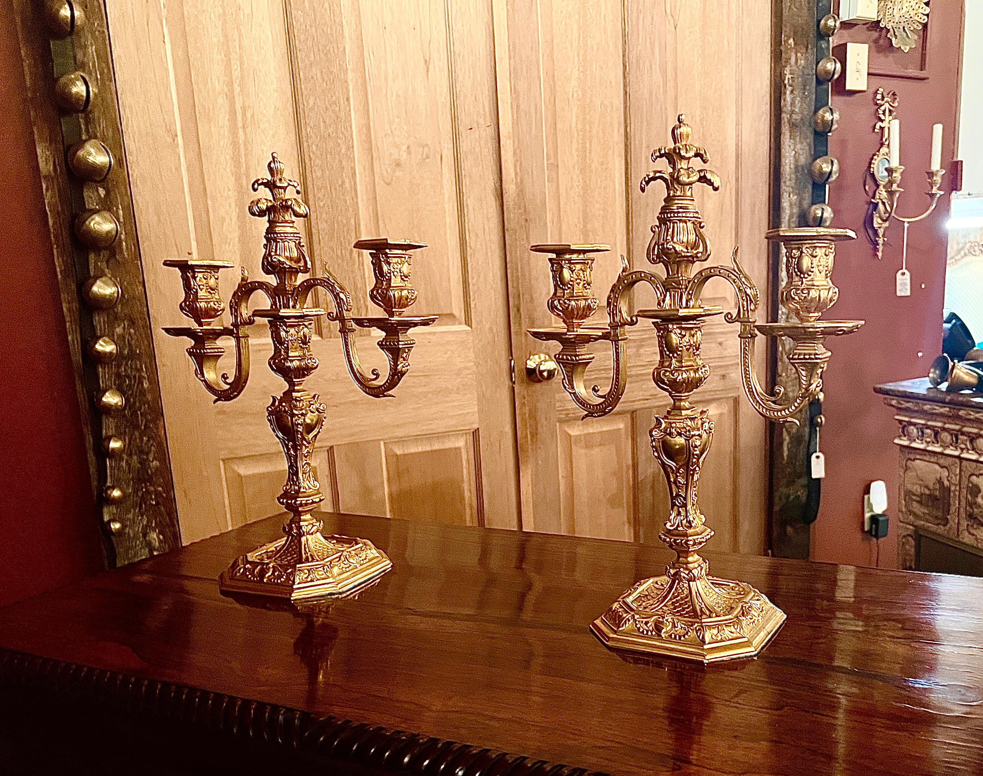Coppia di antichi candelabri francesi Francois Premier in bronzo D'oré, circa 1880. in vendita 2