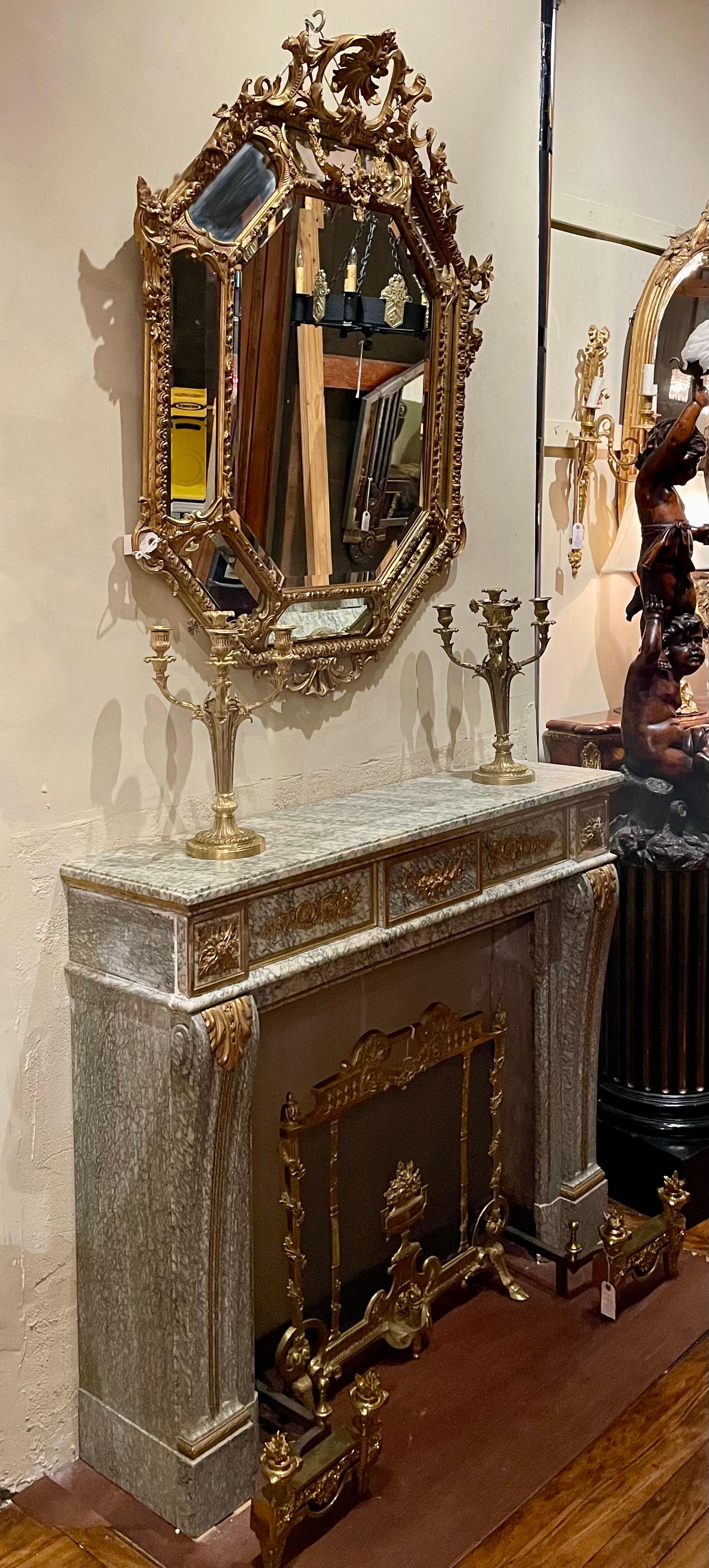 Pareja de Candelabros Antiguos Franceses de Bronce Dorado de 4 Copas, Circa 1865-1880. en venta 5