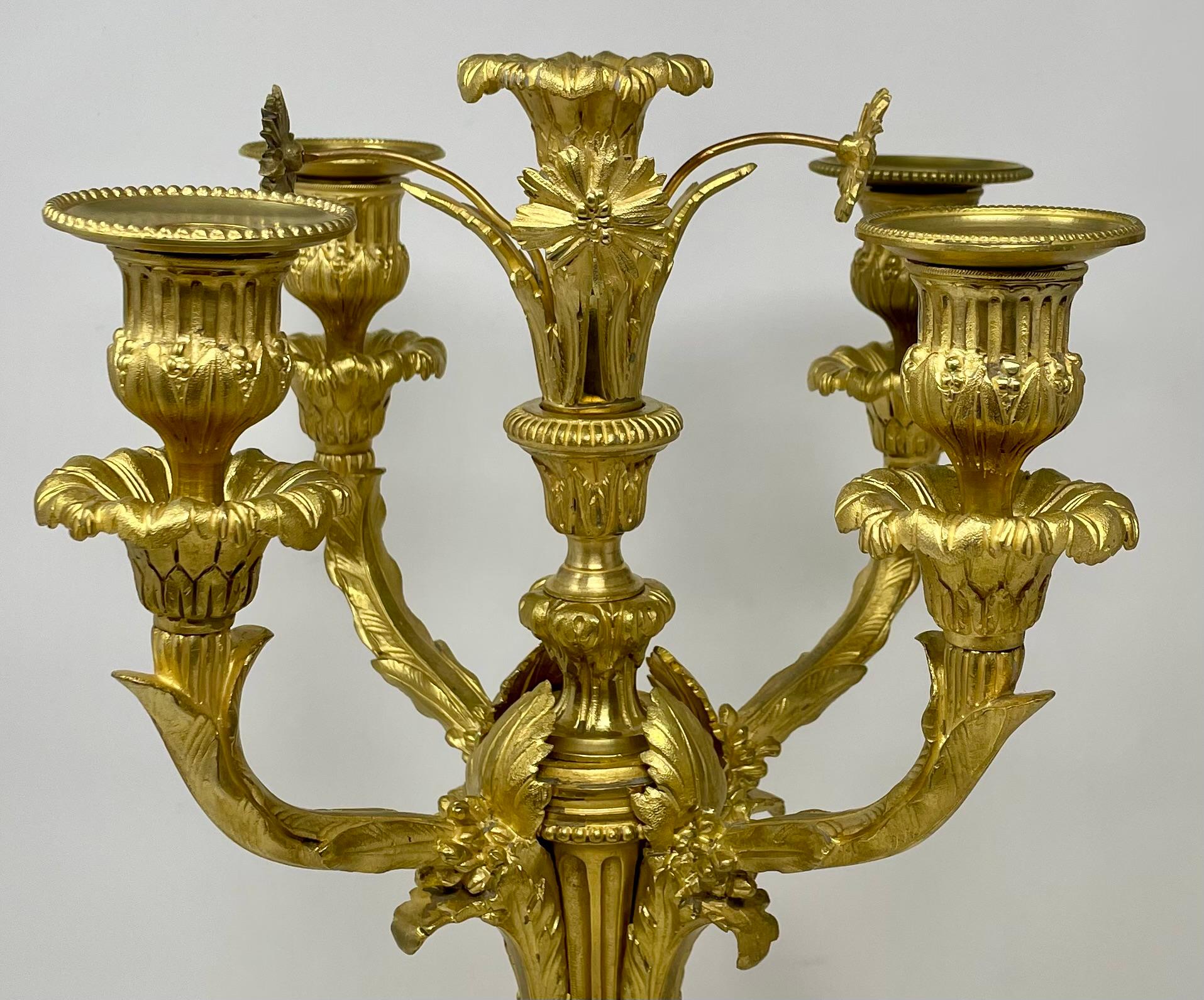 Pareja de Candelabros Antiguos Franceses de Bronce Dorado de 4 Copas, Circa 1865-1880. siglo XIX en venta