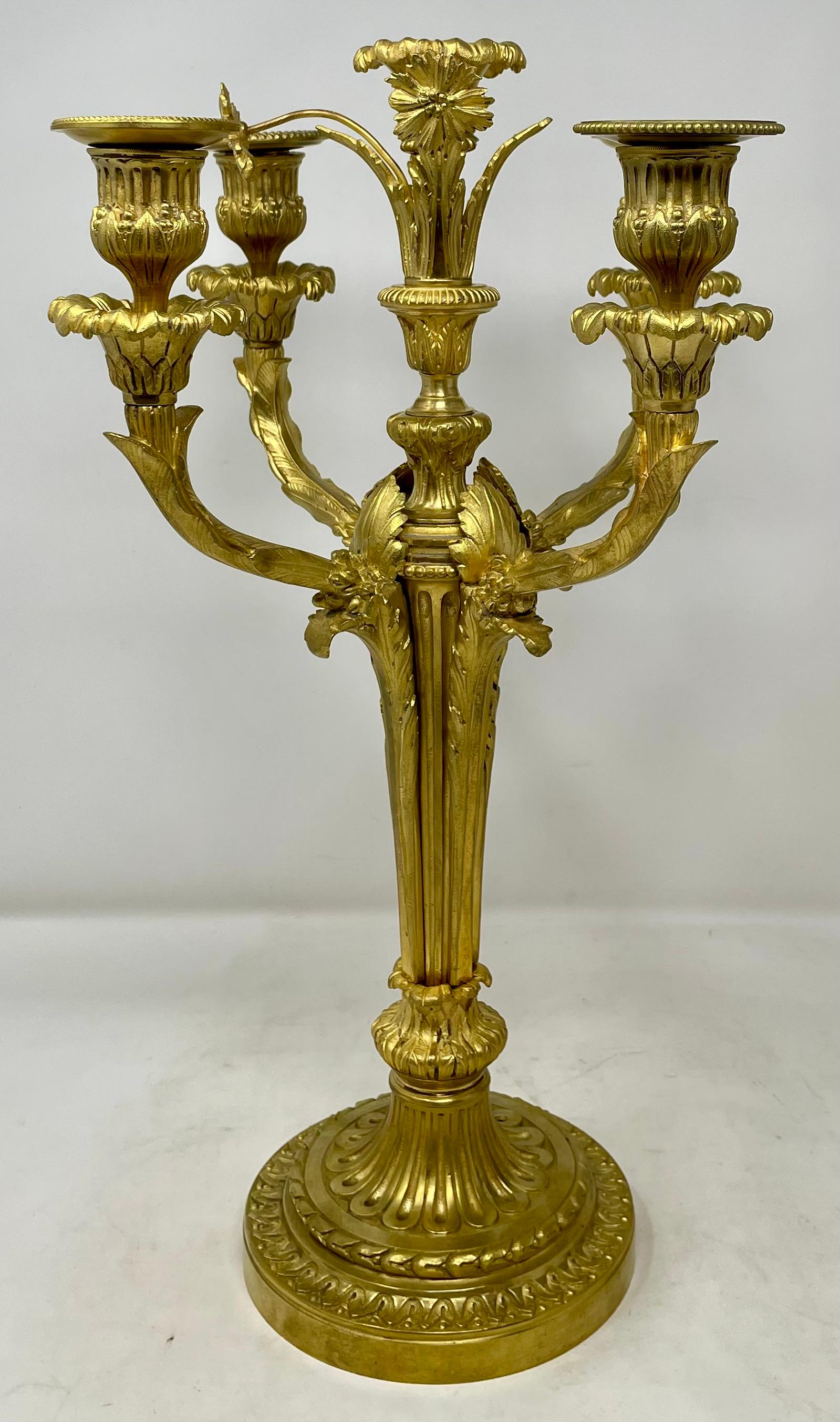 Pareja de Candelabros Antiguos Franceses de Bronce Dorado de 4 Copas, Circa 1865-1880. en venta 2