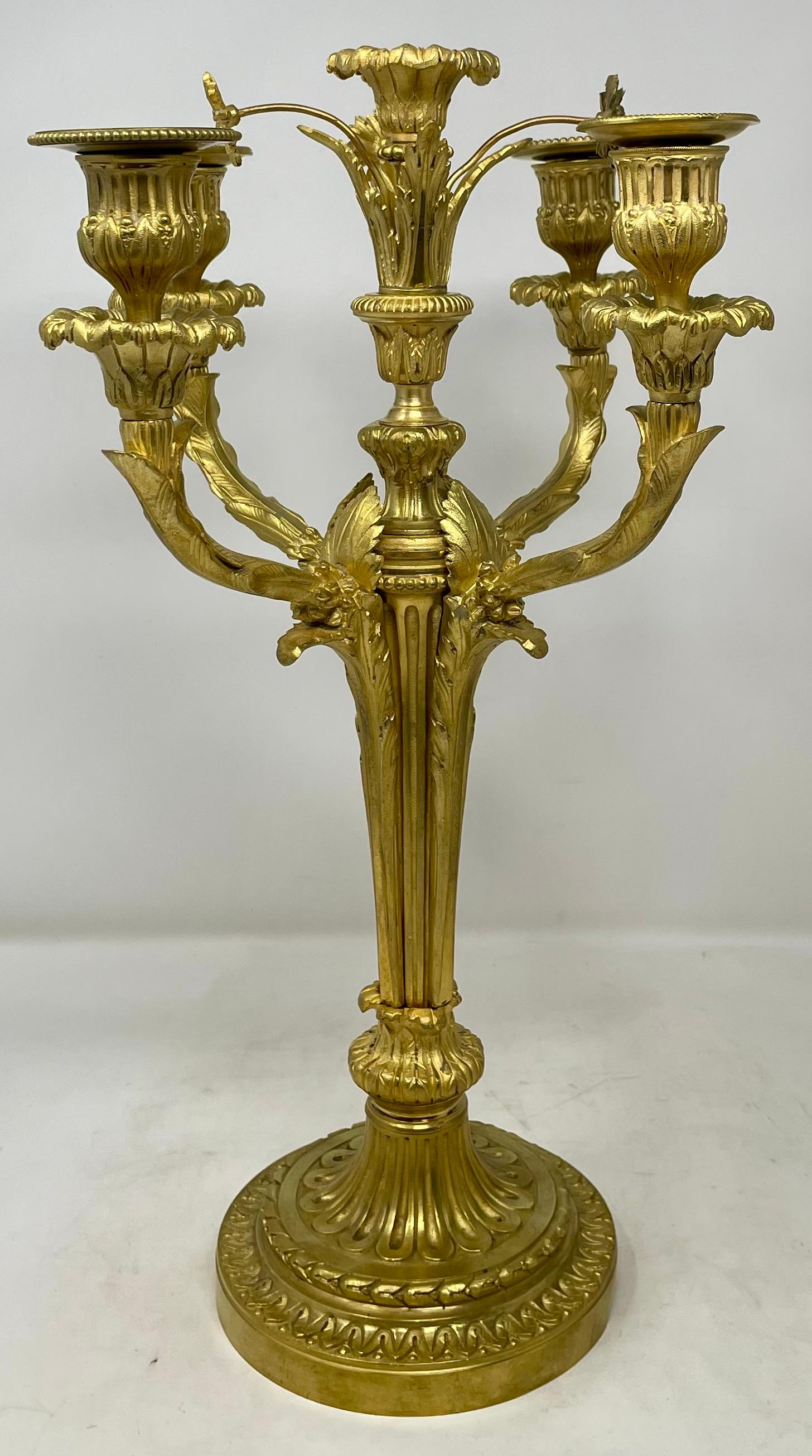 Pareja de Candelabros Antiguos Franceses de Bronce Dorado de 4 Copas, Circa 1865-1880. en venta 3