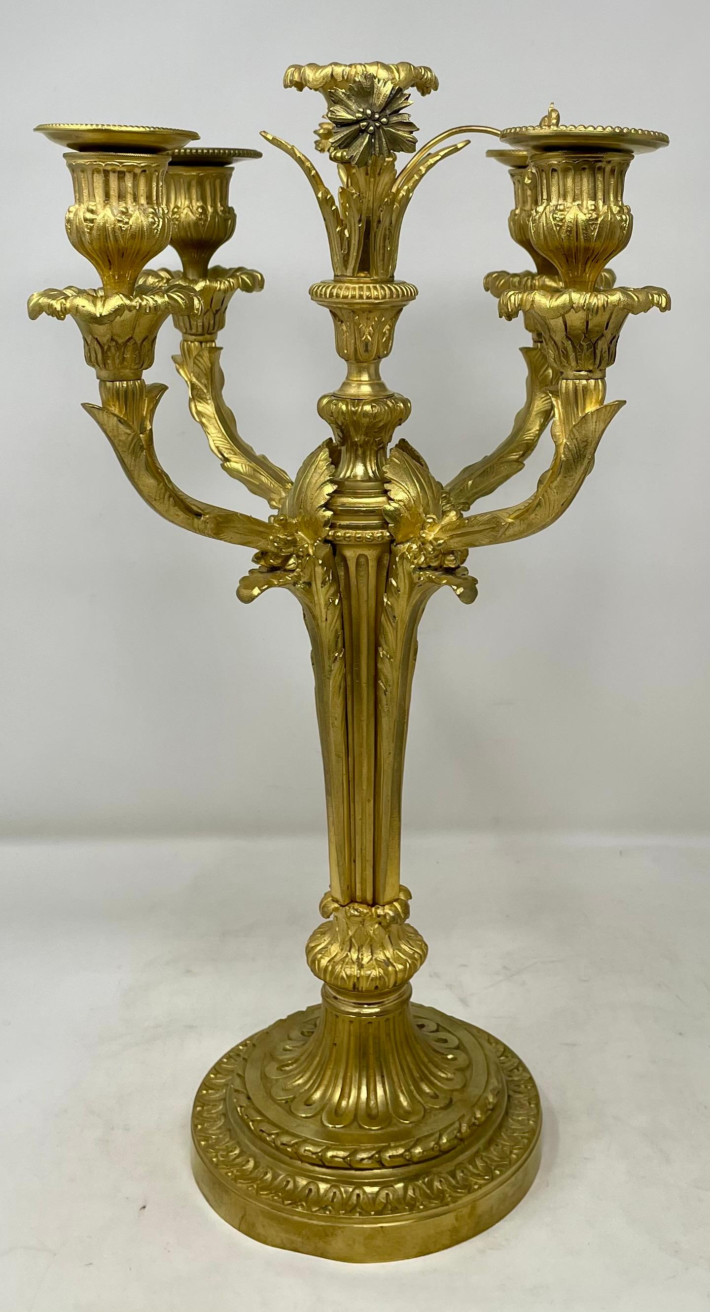 Pareja de Candelabros Antiguos Franceses de Bronce Dorado de 4 Copas, Circa 1865-1880. en venta 4