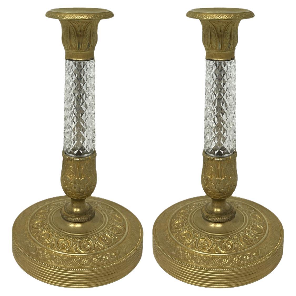 Paire de chandeliers anciens en bronze doré et cristal taillé, vers 1890. en vente