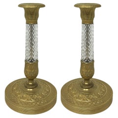 Paire de chandeliers anciens en bronze doré et cristal taillé, vers 1890.