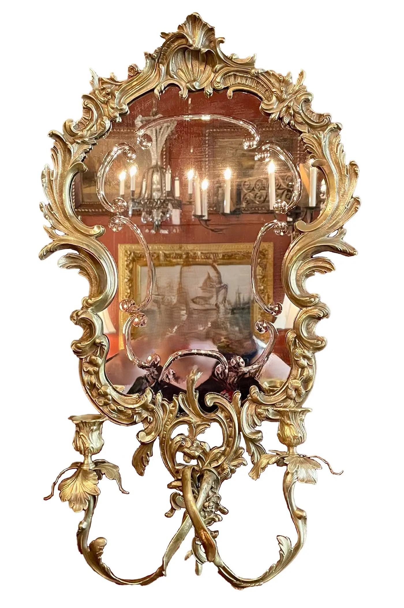 Paire d'exceptionnelles appliques anciennes en bronze doré et miroir, vers 1890.
