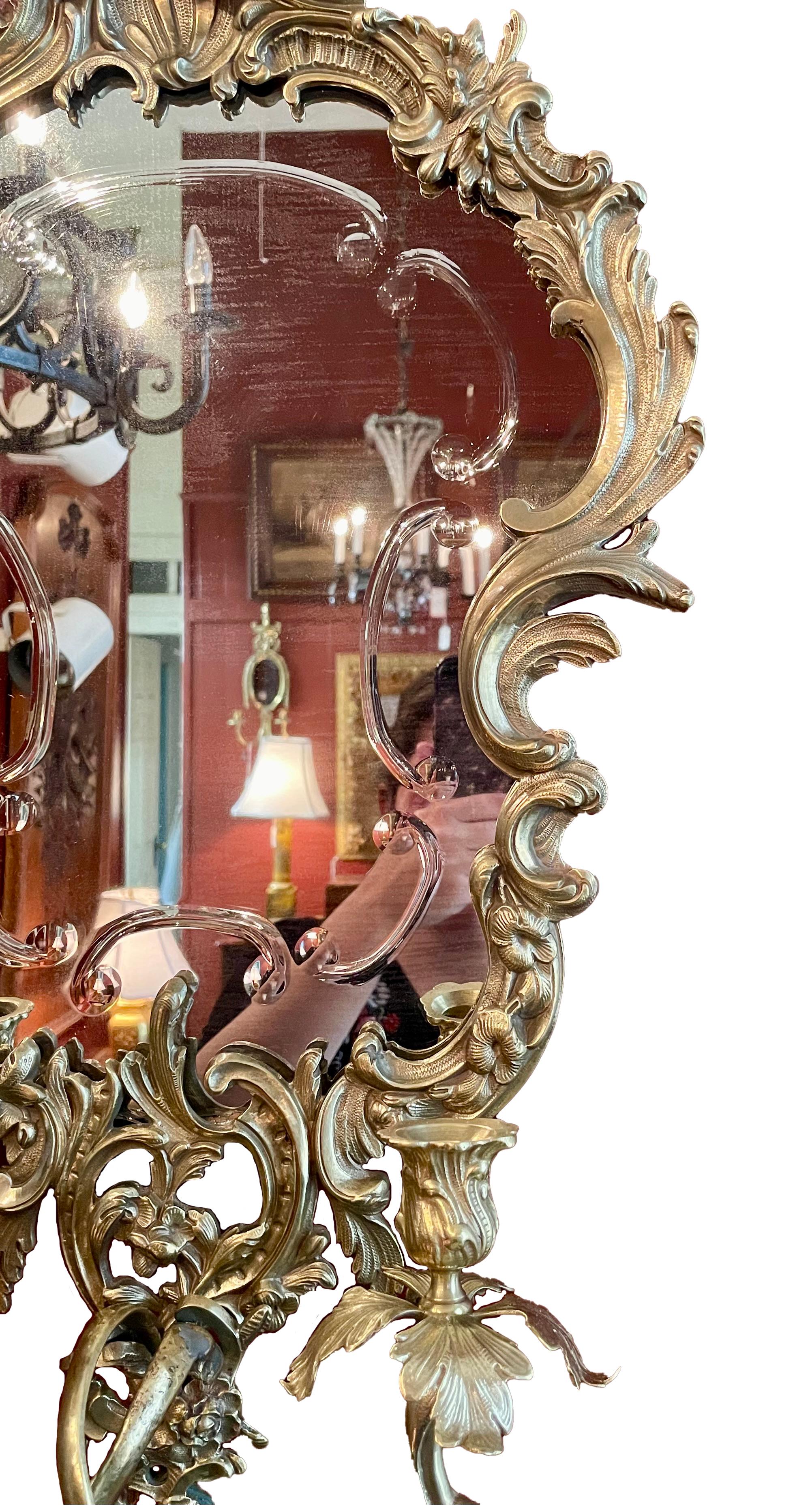 Paire d'appliques françaises anciennes en bronze doré et miroir, vers 1890. Bon état - En vente à New Orleans, LA