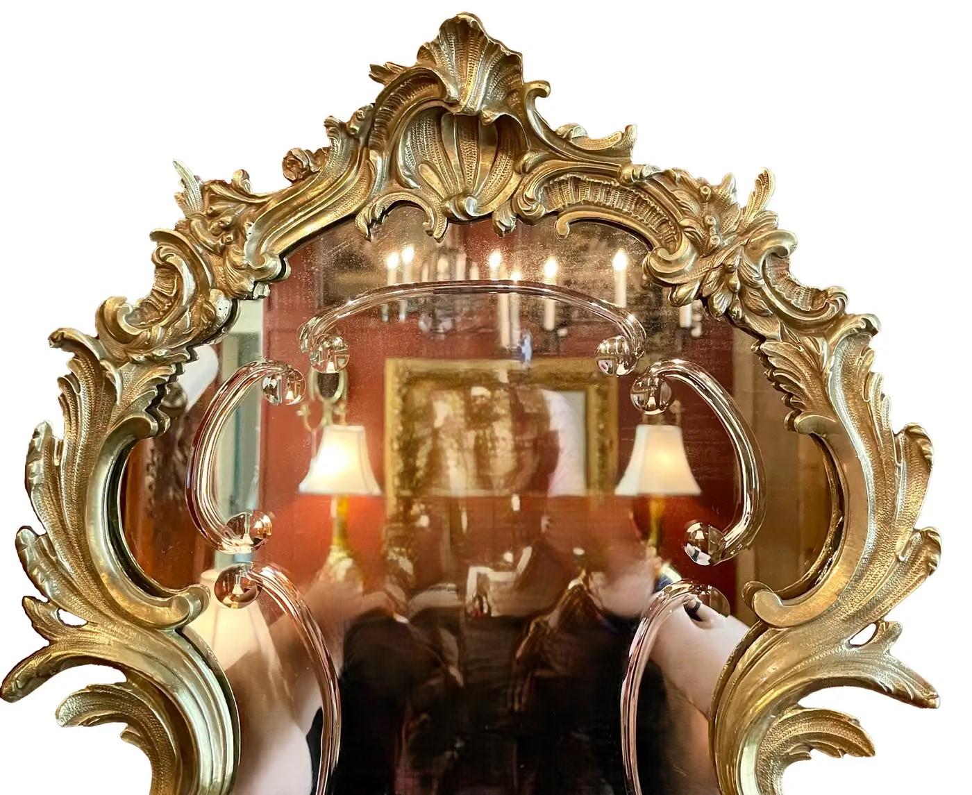 XIXe siècle Paire d'appliques françaises anciennes en bronze doré et miroir, vers 1890. en vente