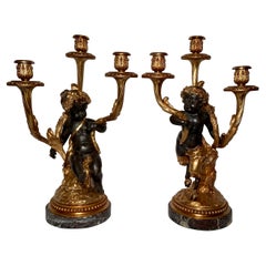 Coppia di candelabri francesi in bronzo dorato con figure baccanali, circa 1870-1880