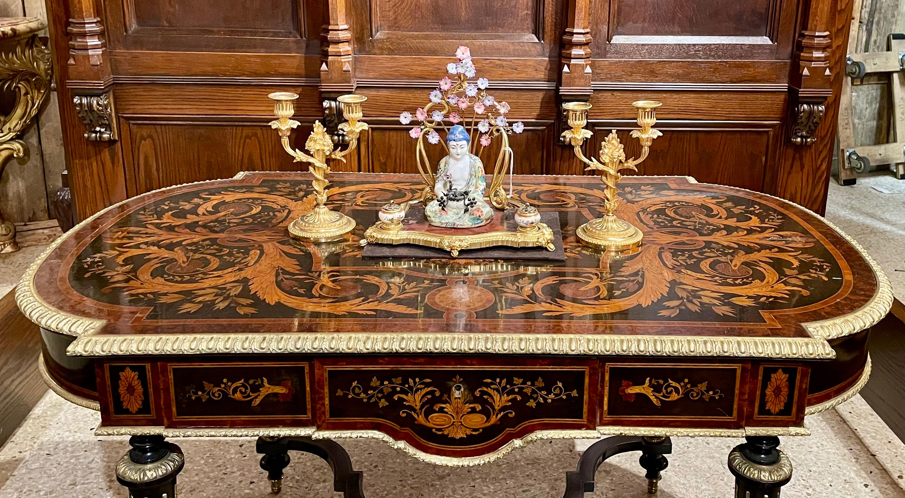 Coppia di candelabri francesi in bronzo dorato, 1860-1870 circa. in vendita 4