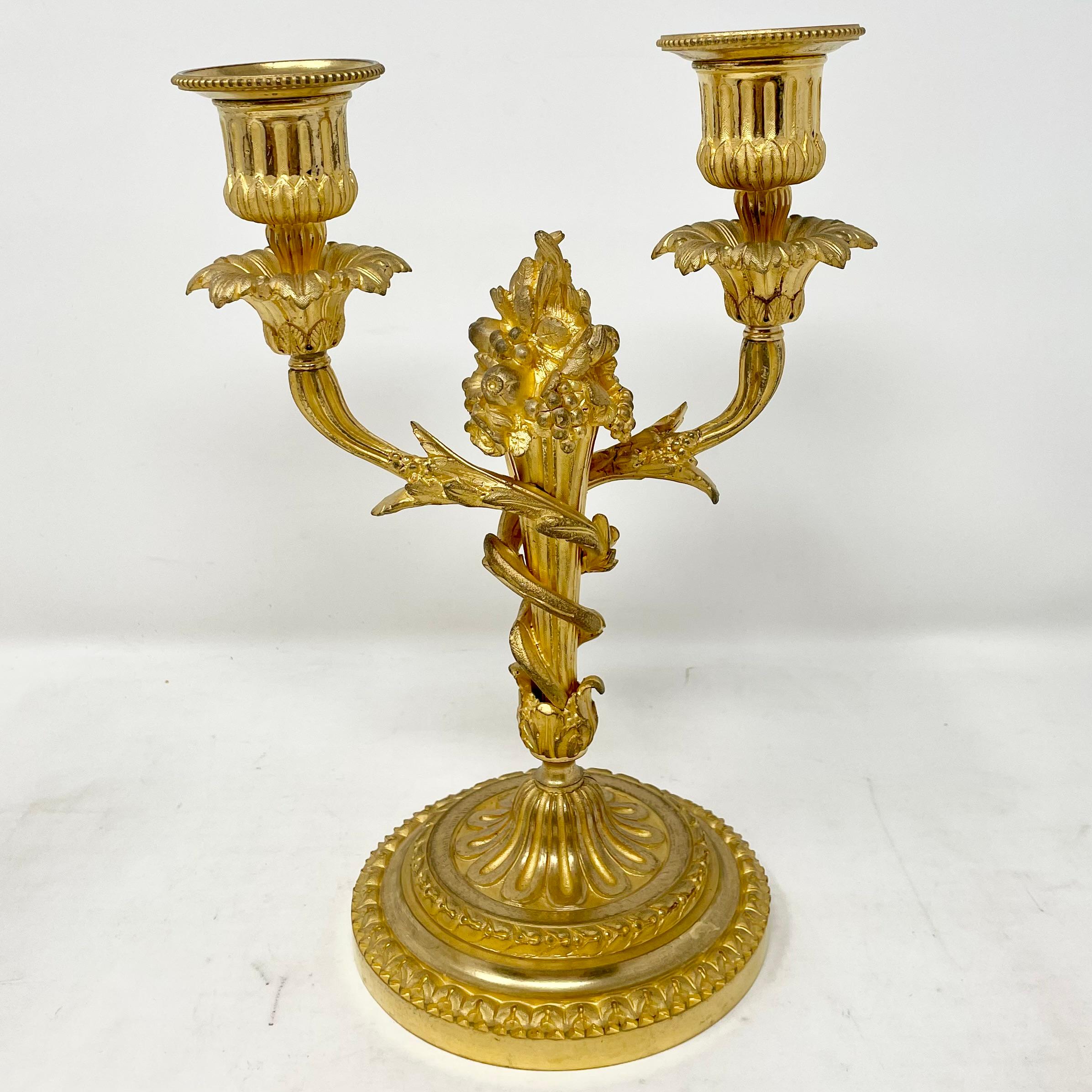 Coppia di candelabri francesi in bronzo dorato, 1860-1870 circa. In condizioni buone in vendita a New Orleans, LA
