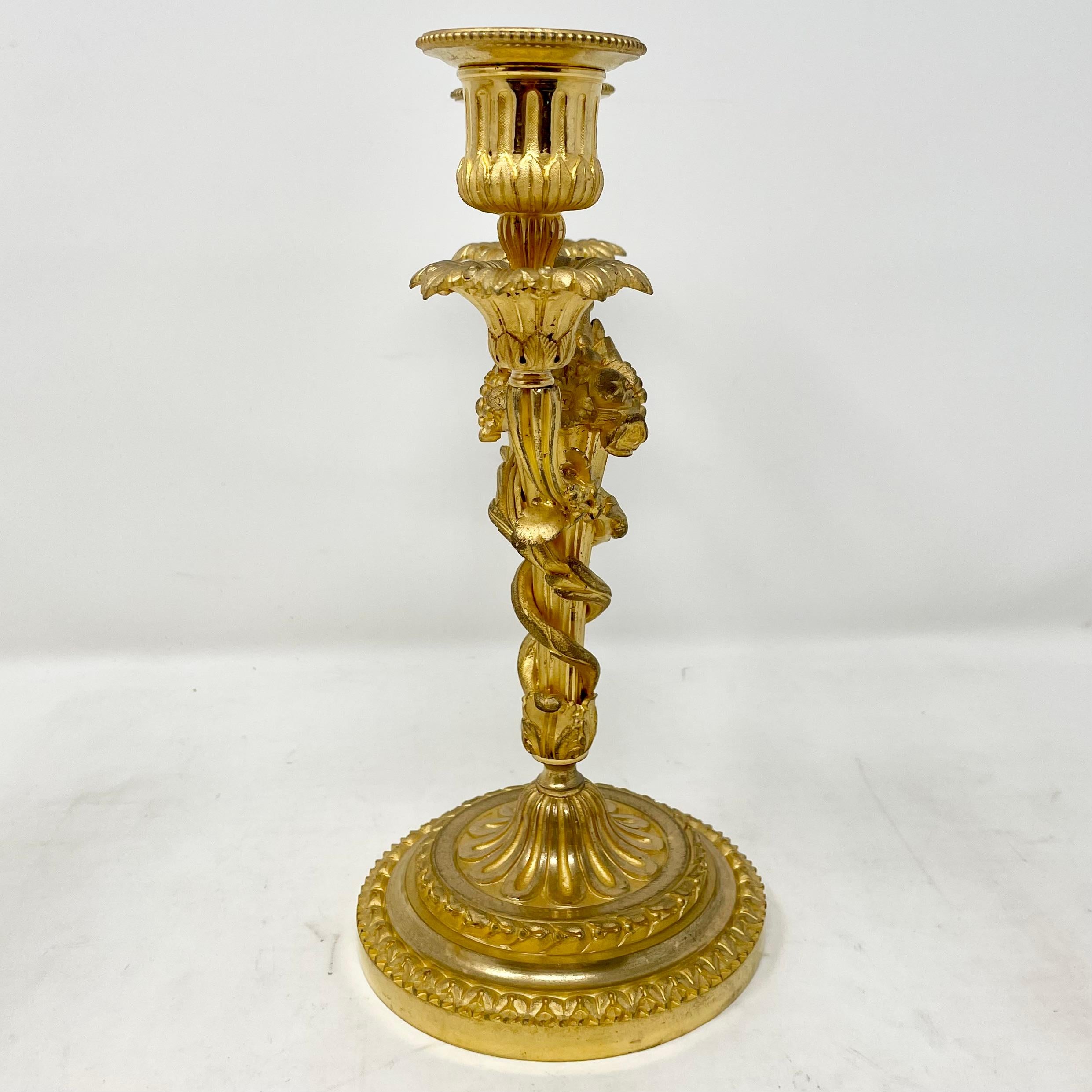 Coppia di candelabri francesi in bronzo dorato, 1860-1870 circa. in vendita 1