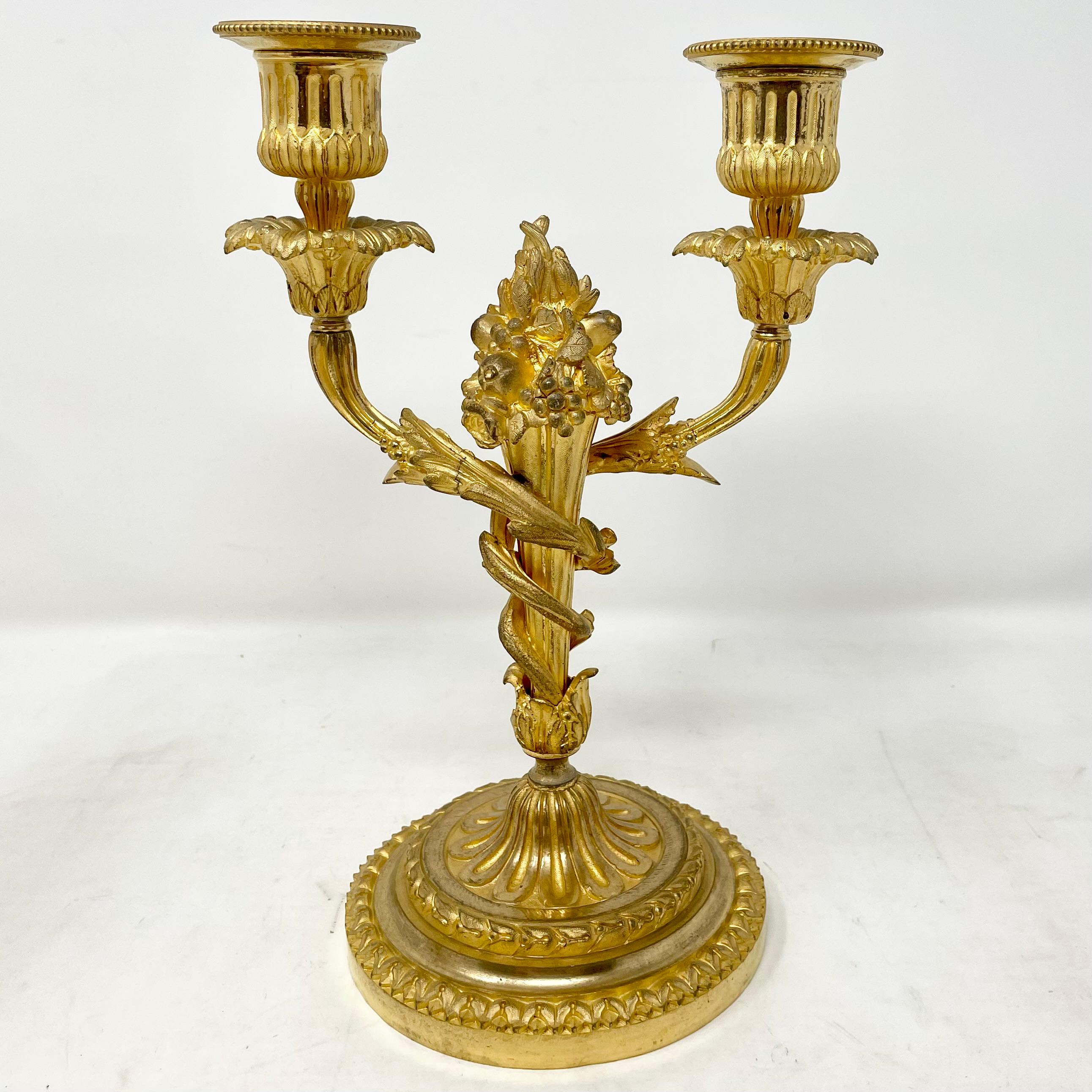 Coppia di candelabri francesi in bronzo dorato, 1860-1870 circa. in vendita 2