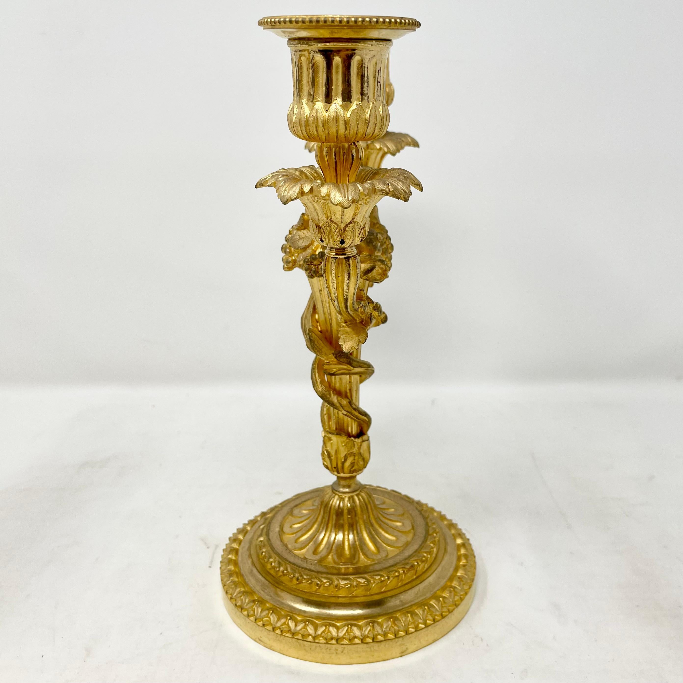 Coppia di candelabri francesi in bronzo dorato, 1860-1870 circa. in vendita 3