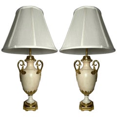 Pareja de Antiguas Lámparas Francesas de Mármol de Carrara Montadas en Bronce Dorado, Circa 1890