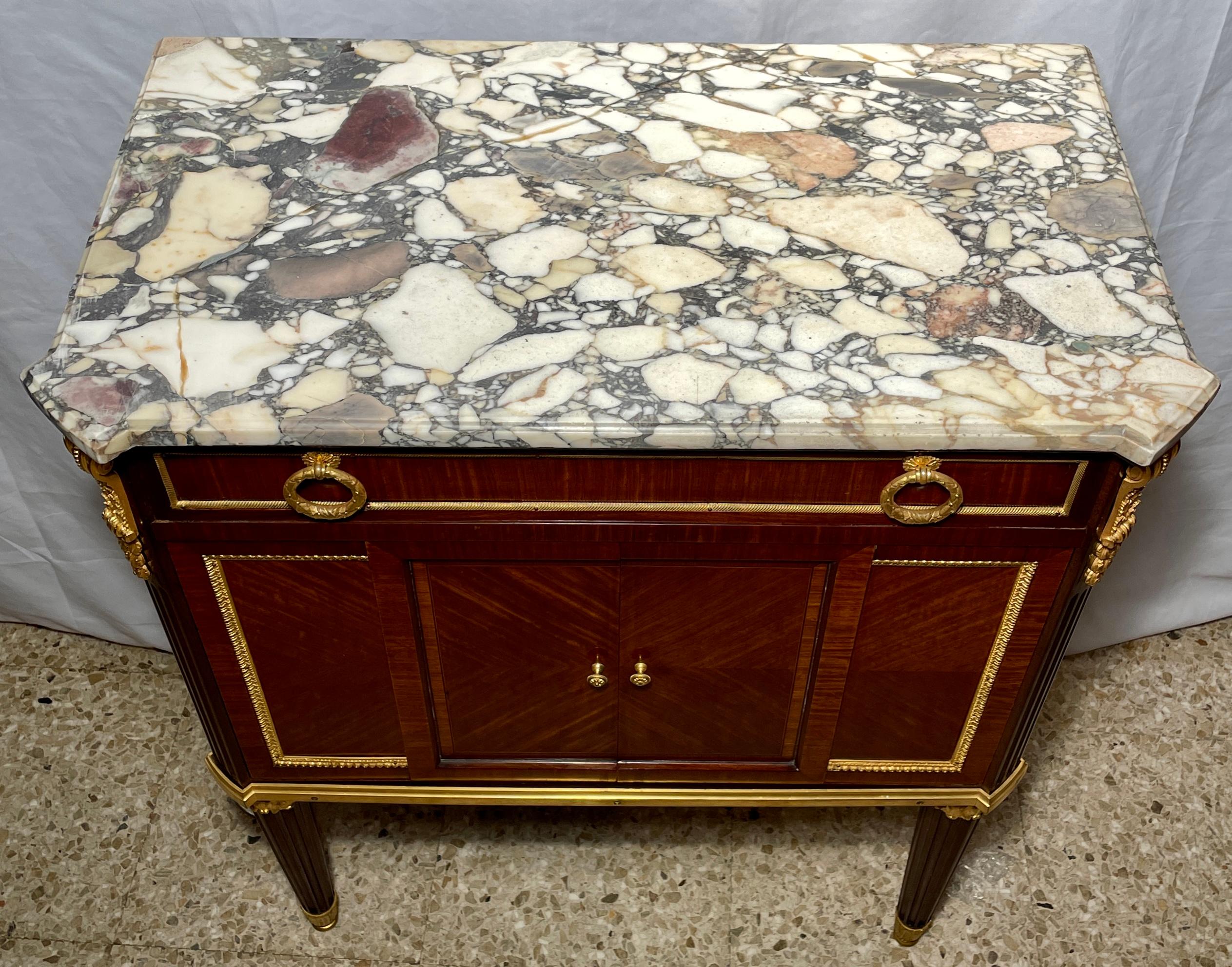 Pair Antique French Gold Bronze Mounted Mahogany Marble Top Commodes, circa 1880 In Good Condition In New Orleans, LA