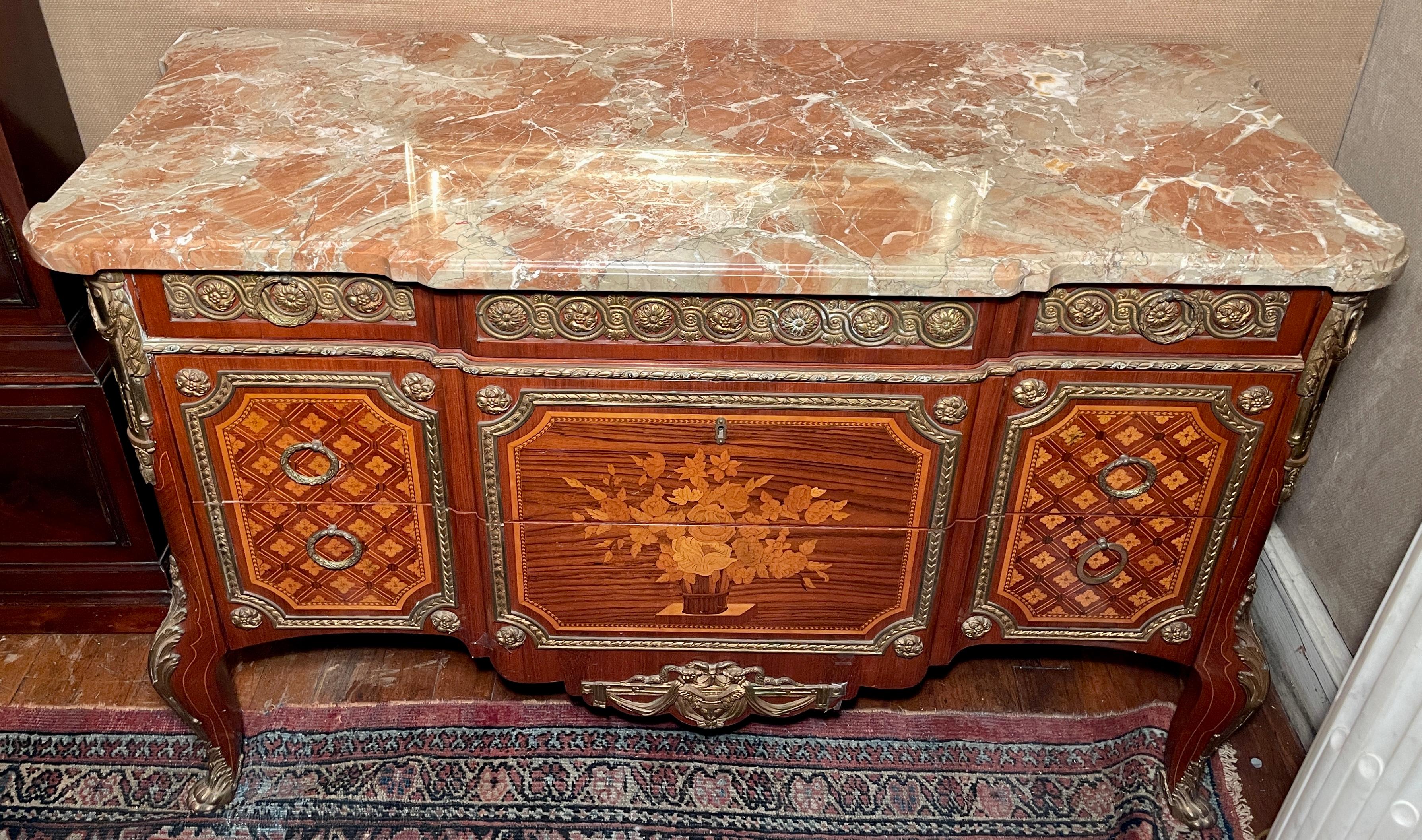 Pair Antique French Gold Bronze Mounted Marble Top Marquetry Commodes circa 1900 In Good Condition For Sale In New Orleans, LA
