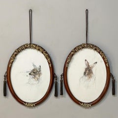 Coppia di litografie antiche francesi colorate a mano in cornici di mogano con montatura in bronzo