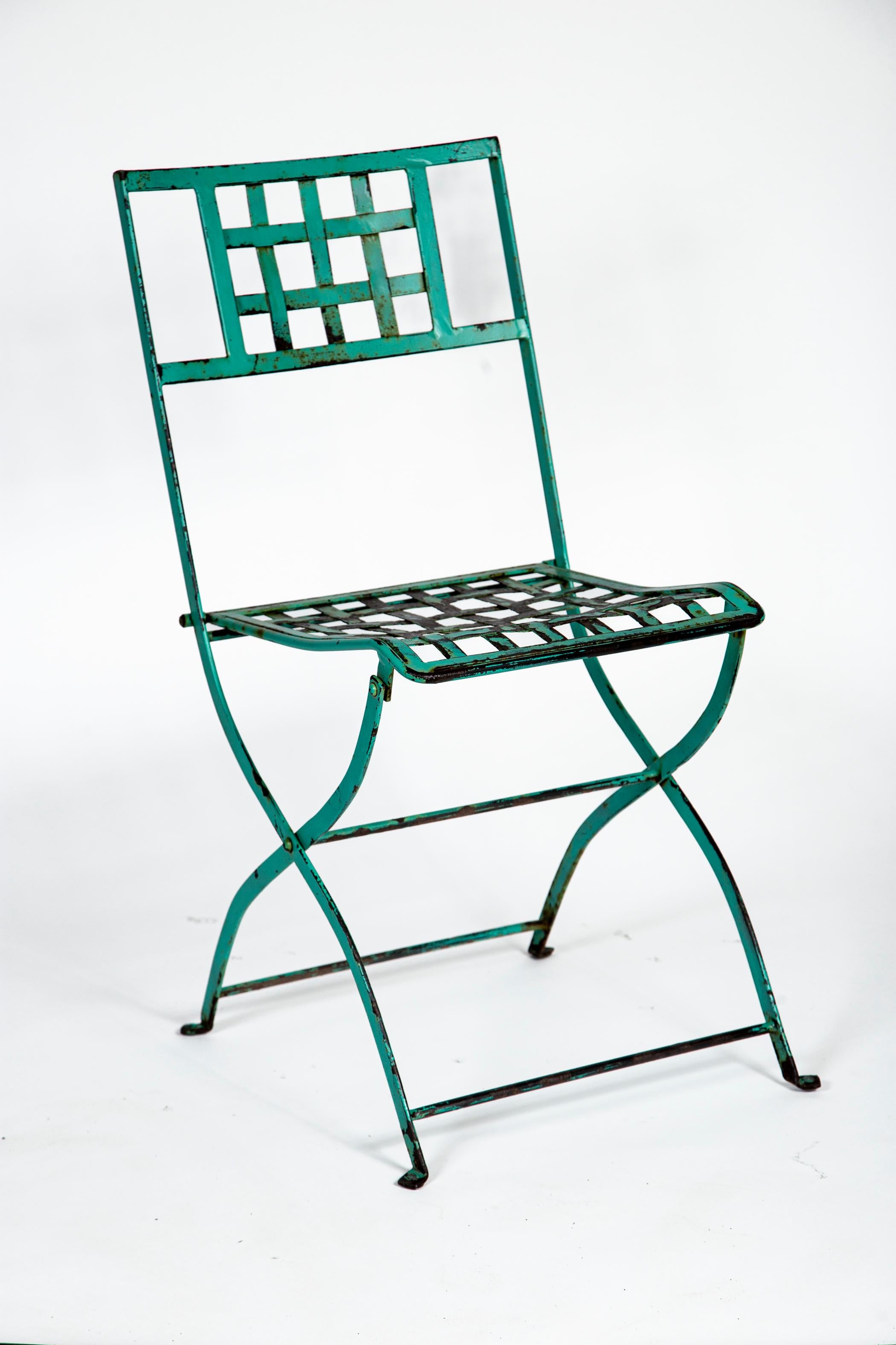 Paar Antique French Iron Folding Garden Chairs, ca. 1930er Jahre im Angebot 1