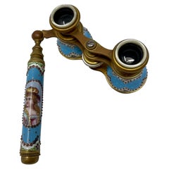 Coppia di antichi bicchieri da opera francesi in porcellana smaltata e gioiello, 1890 circa