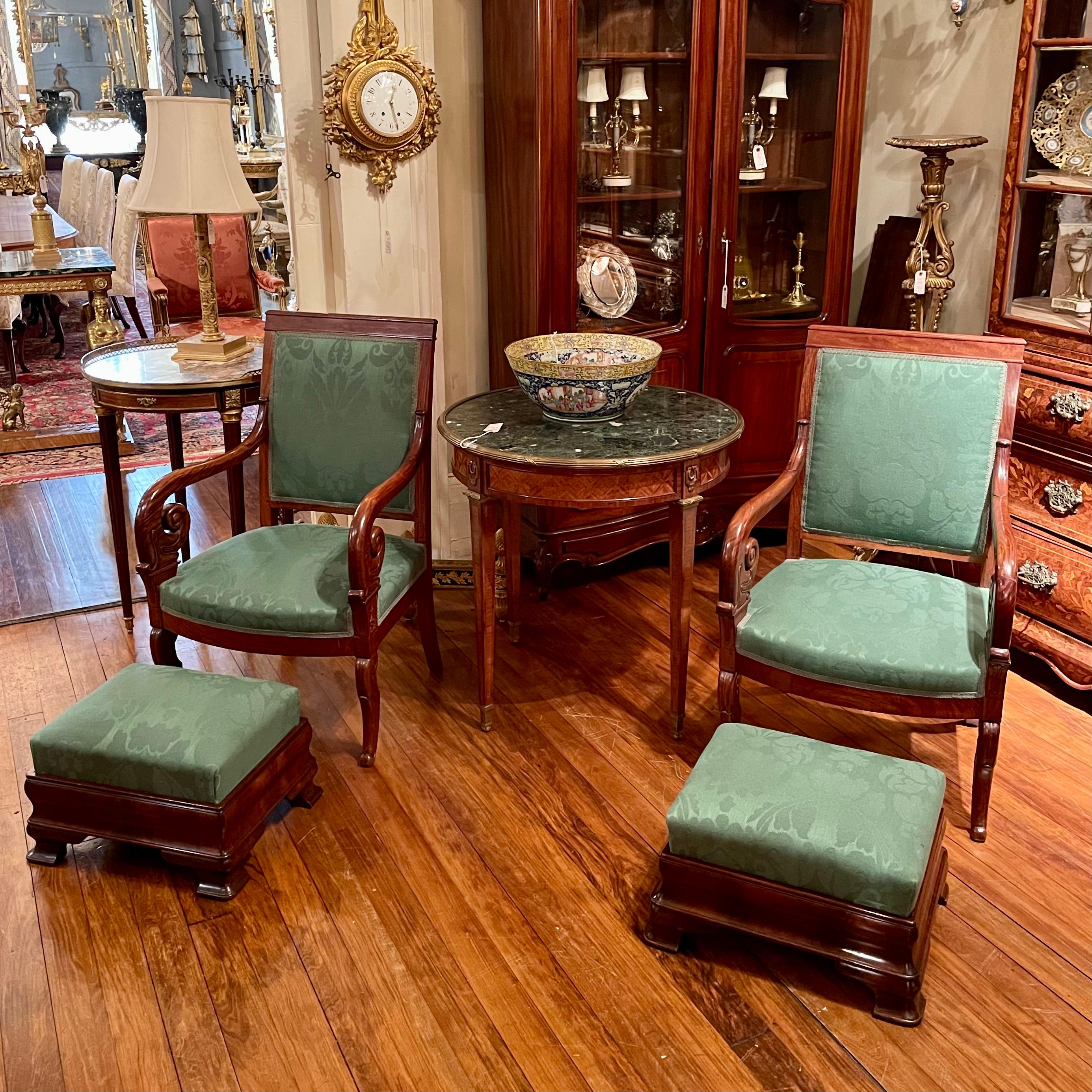 Paire de fauteuils et poufs français anciens Louis Philippe en acajou, vers les années 1890 en vente 6