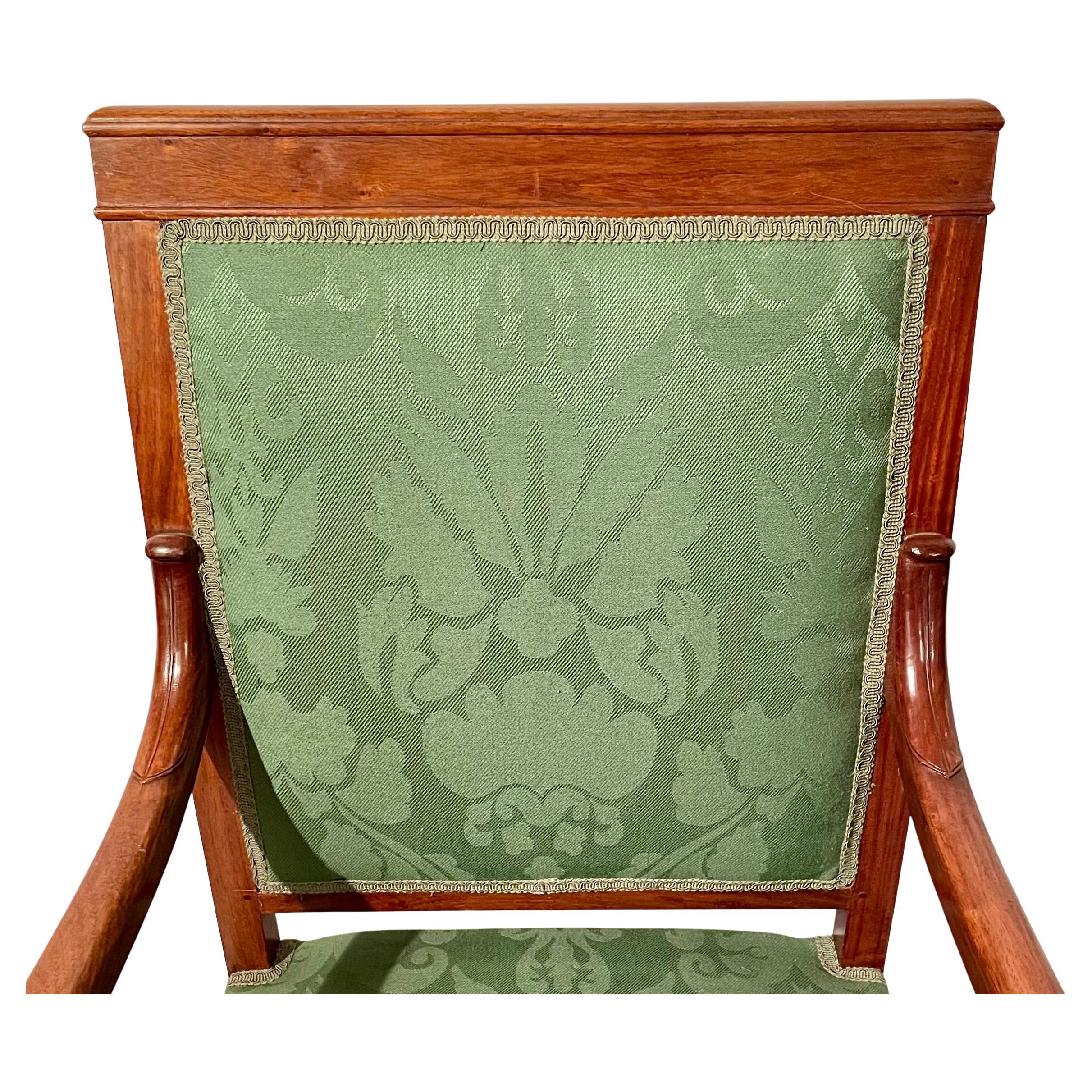 Acajou Paire de fauteuils et poufs français anciens Louis Philippe en acajou, vers les années 1890 en vente