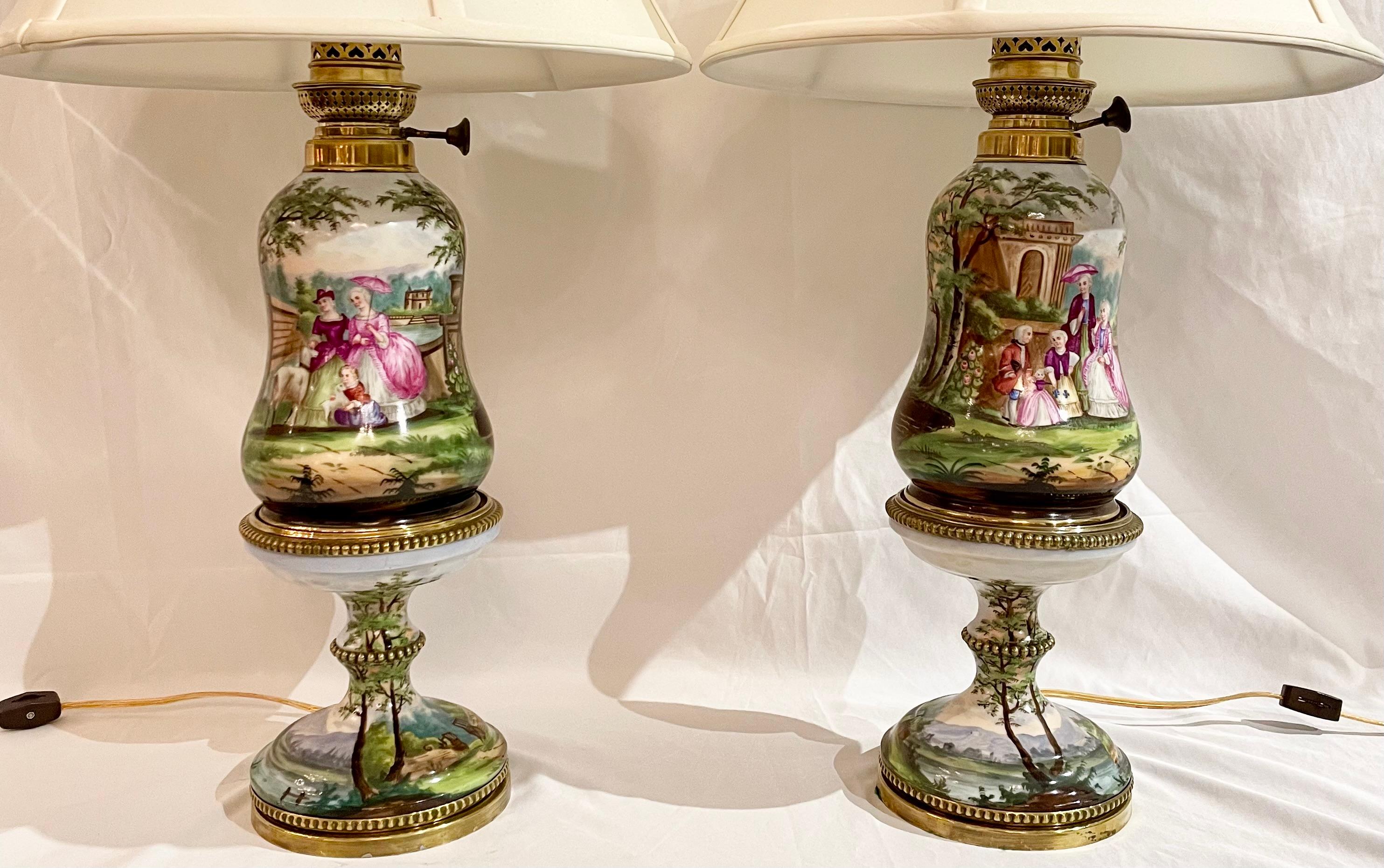 Paire de lampes anciennes en porcelaine Louis Philippe 