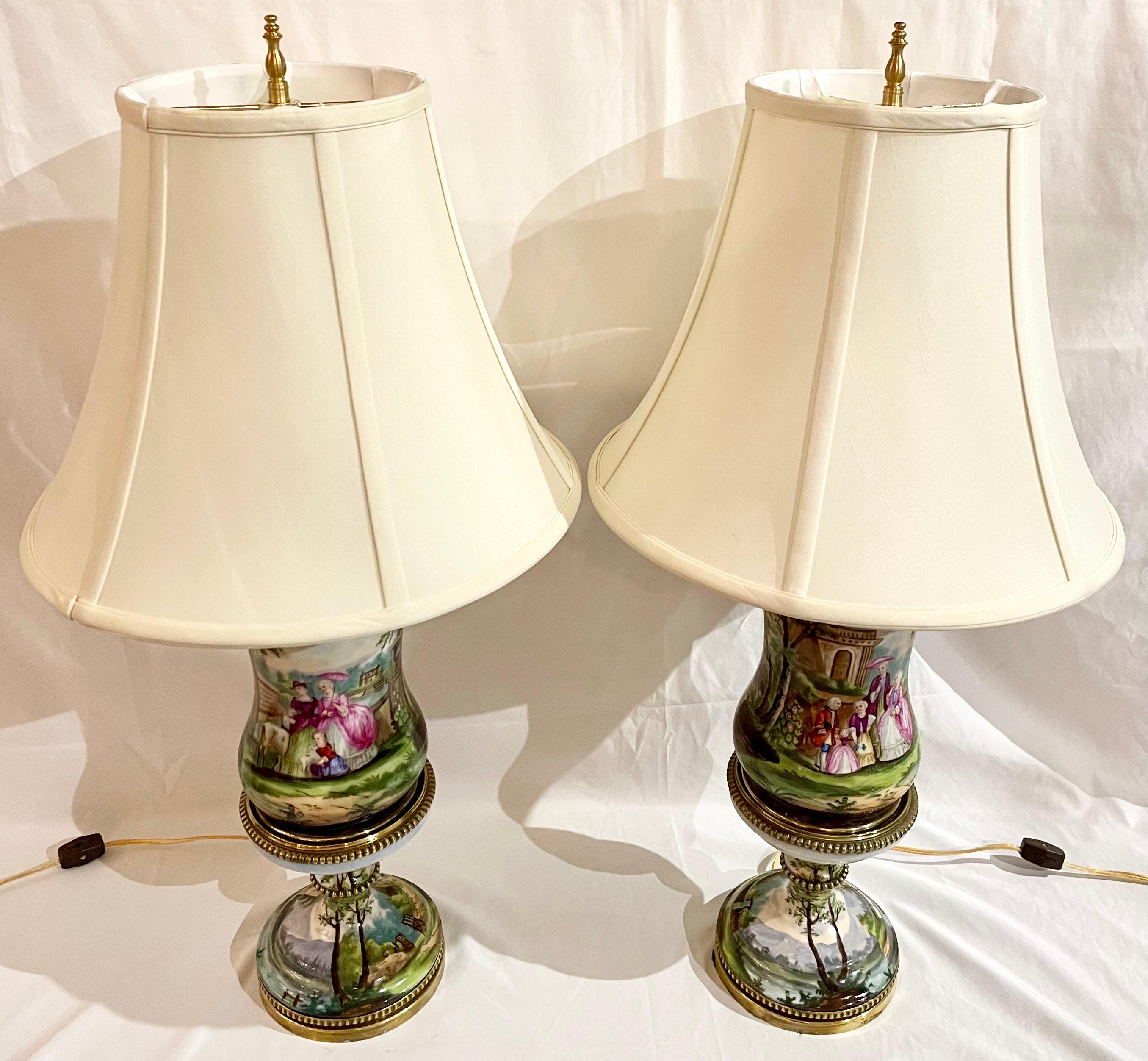 Français Paire de lampes anciennes en porcelaine Louis Philippe 