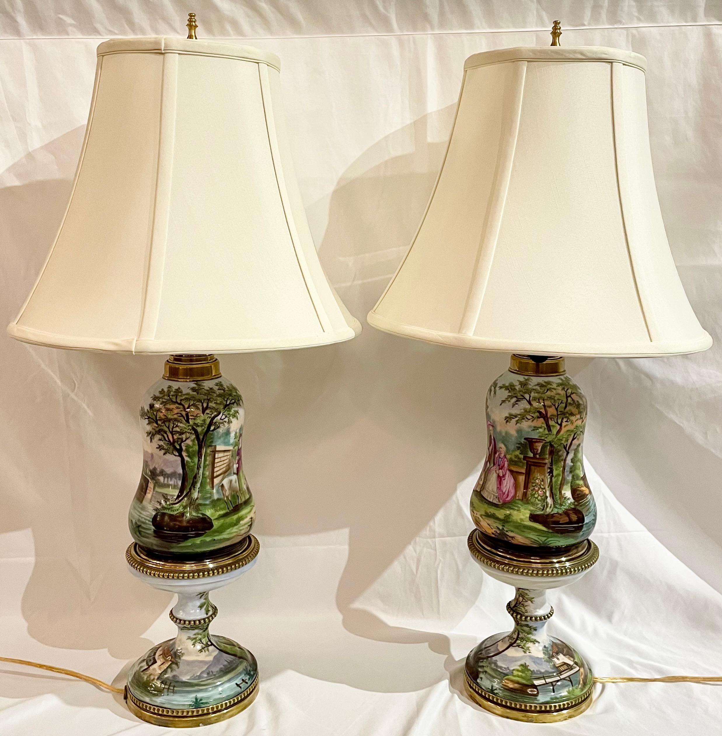 Paire de lampes anciennes en porcelaine Louis Philippe 
