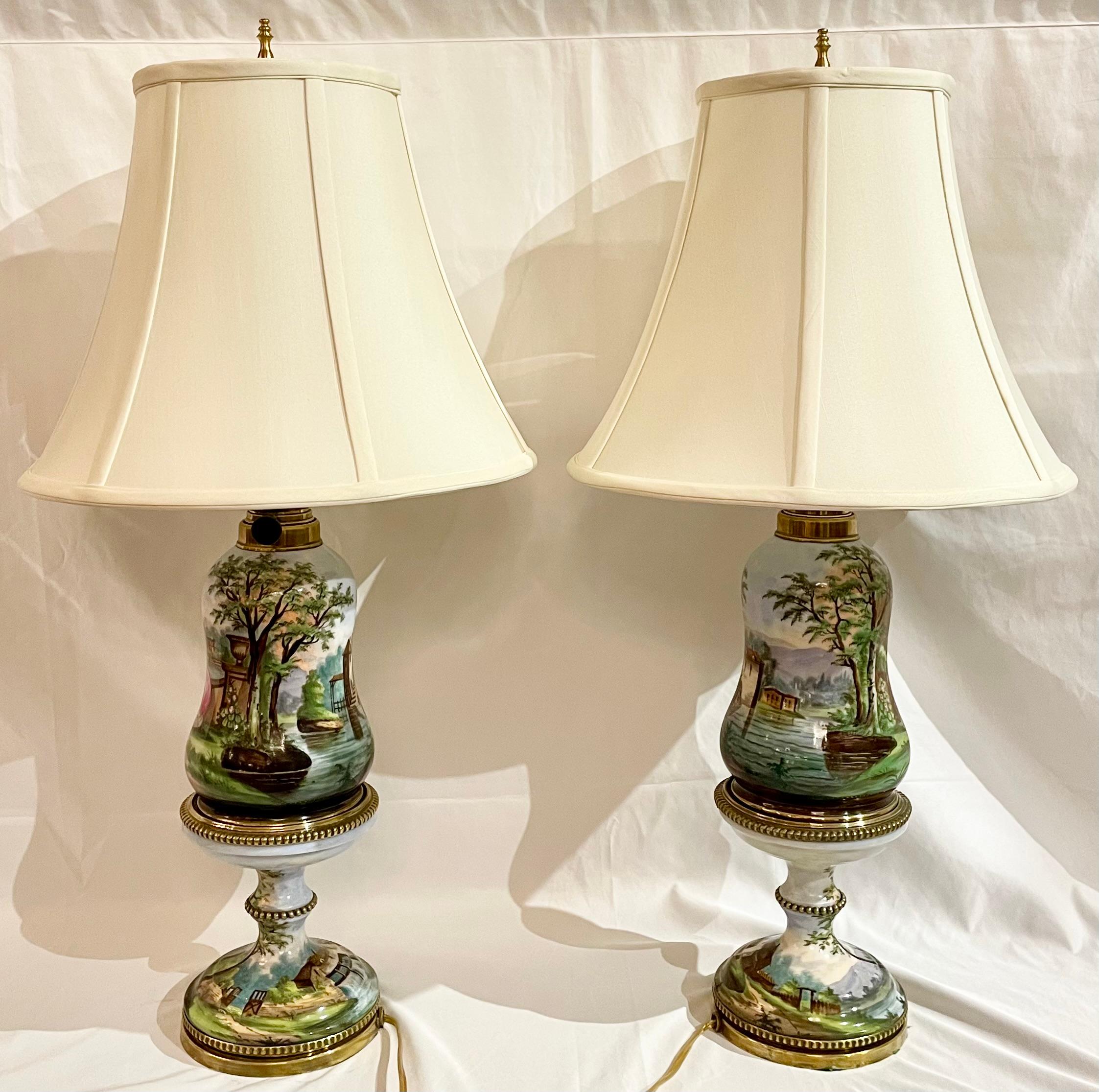 Porcelaine Paire de lampes anciennes en porcelaine Louis Philippe 