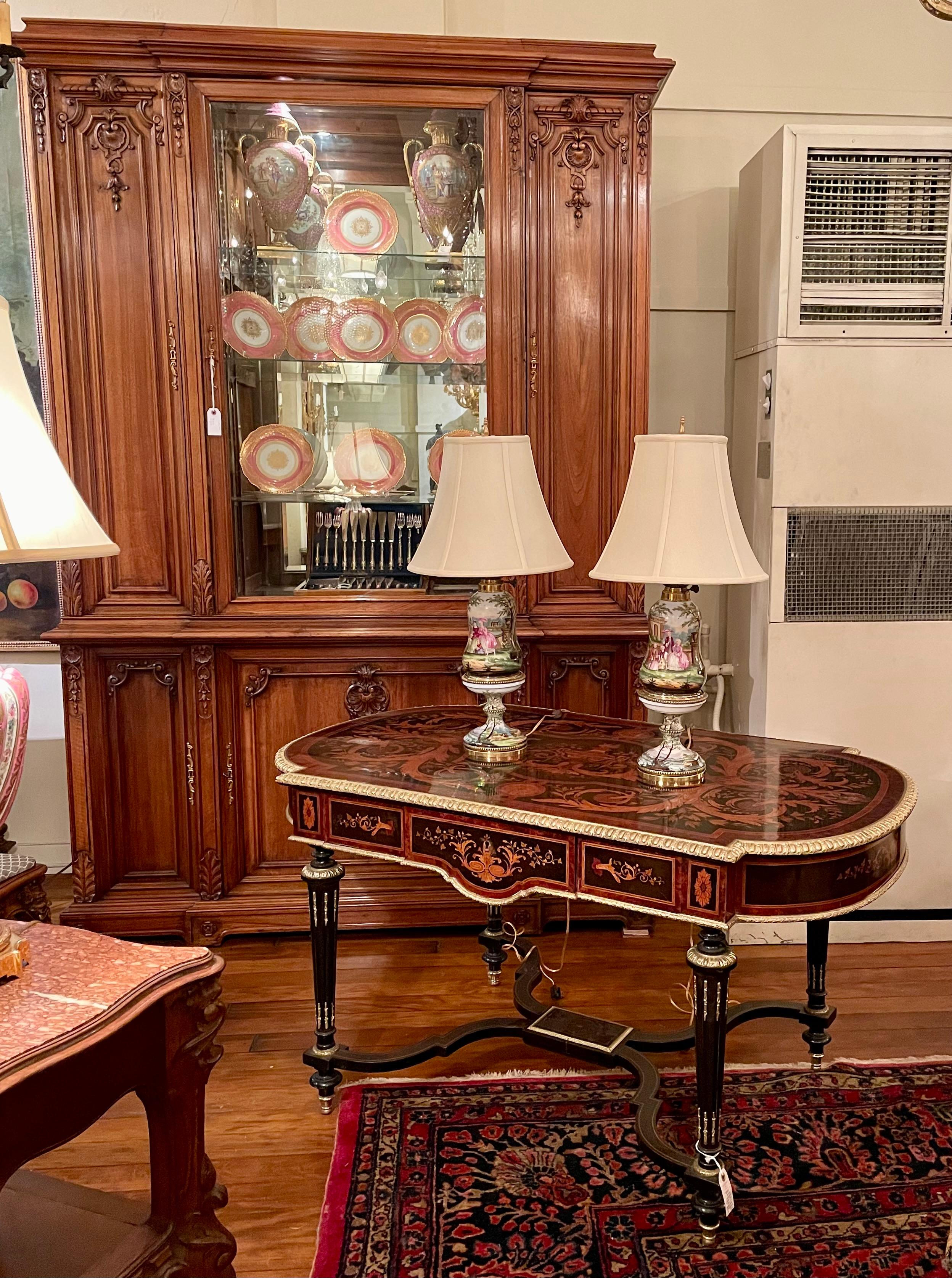 Paire de lampes anciennes en porcelaine Louis Philippe 