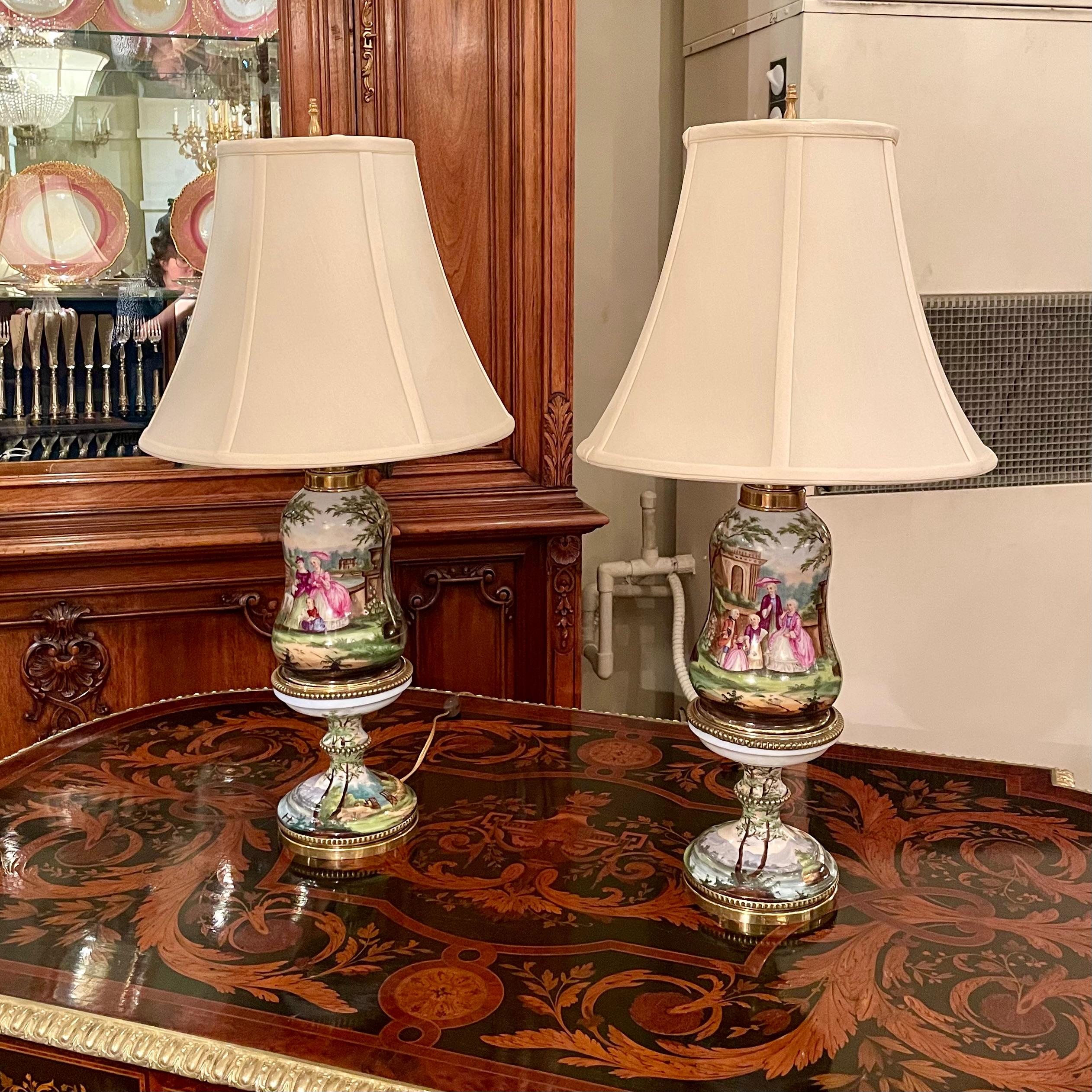 Paire de lampes anciennes en porcelaine Louis Philippe 