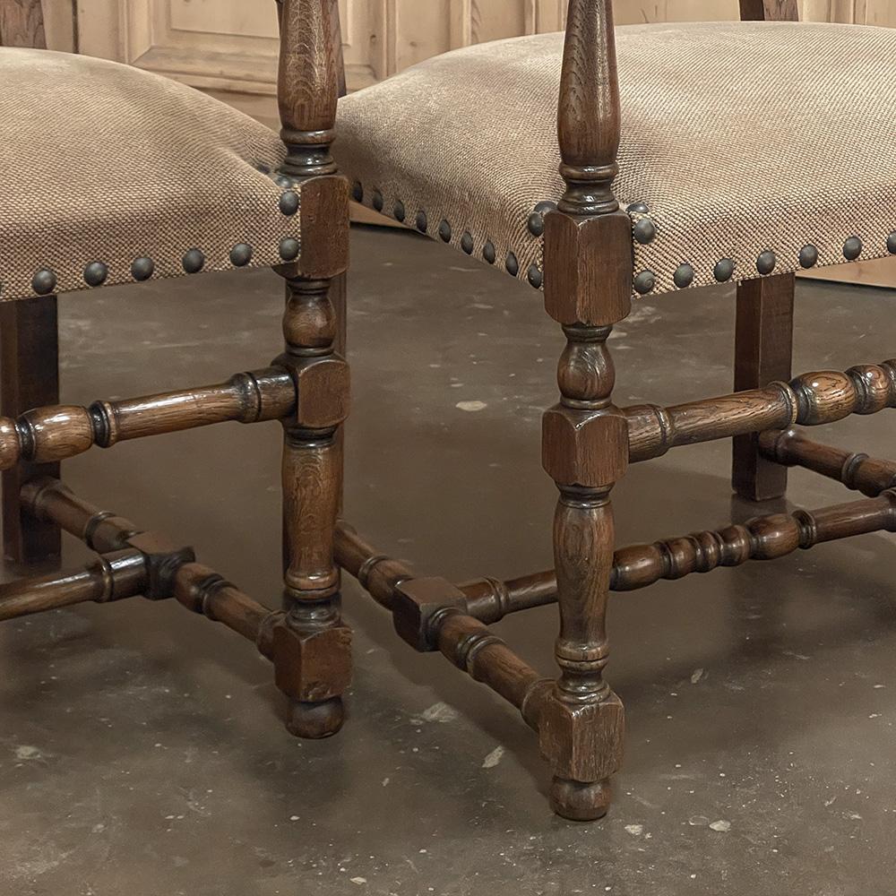 Paire de fauteuils français anciens de style Louis XIII en vente 5