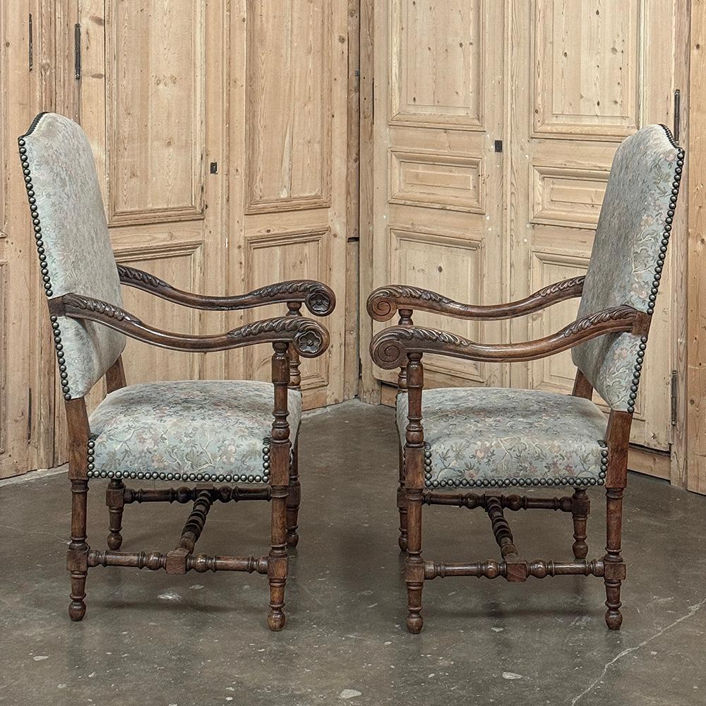 Pareja de Sillones Antiguos Franceses Luis XIV en Bueno estado para la venta en Dallas, TX