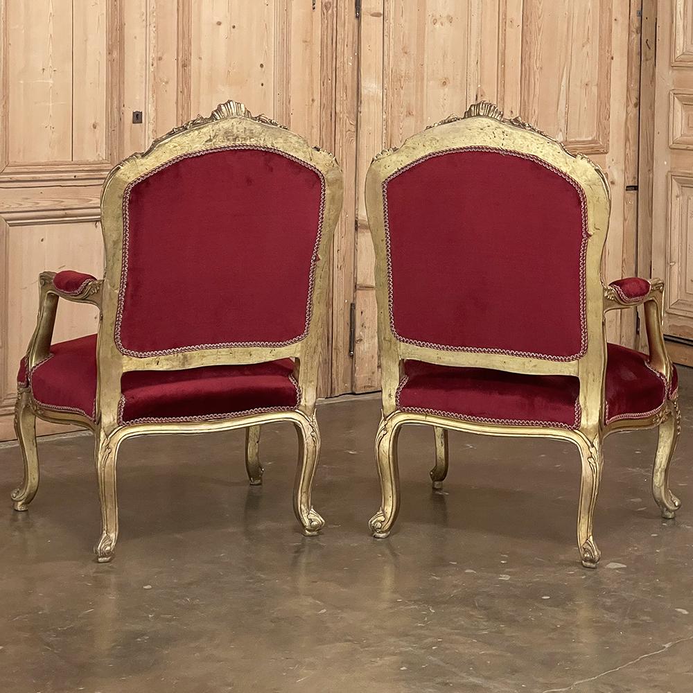 Français Paire de fauteuils français anciens en bois doré Louis XIV ~ Fauteuils en vente