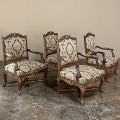 Pareja de Antiguos Sillones Franceses Luis XIV Tallados a Mano