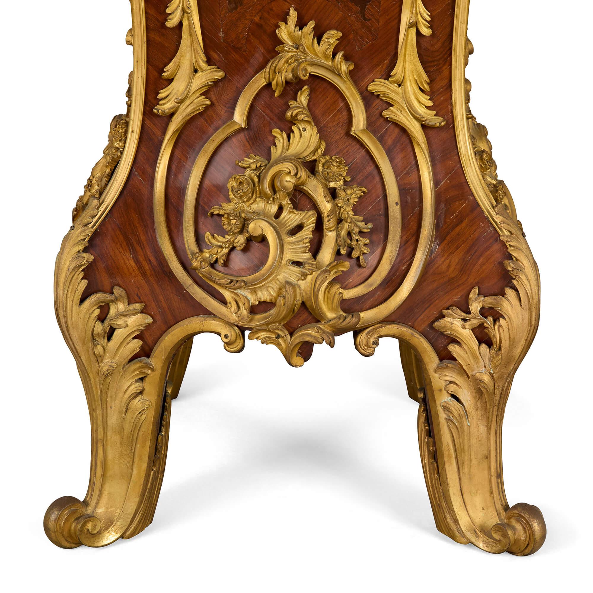 Paire d'anciens guéridons français Louis XV en marqueterie de marbre et d'orfèvrerie Wood en vente 3