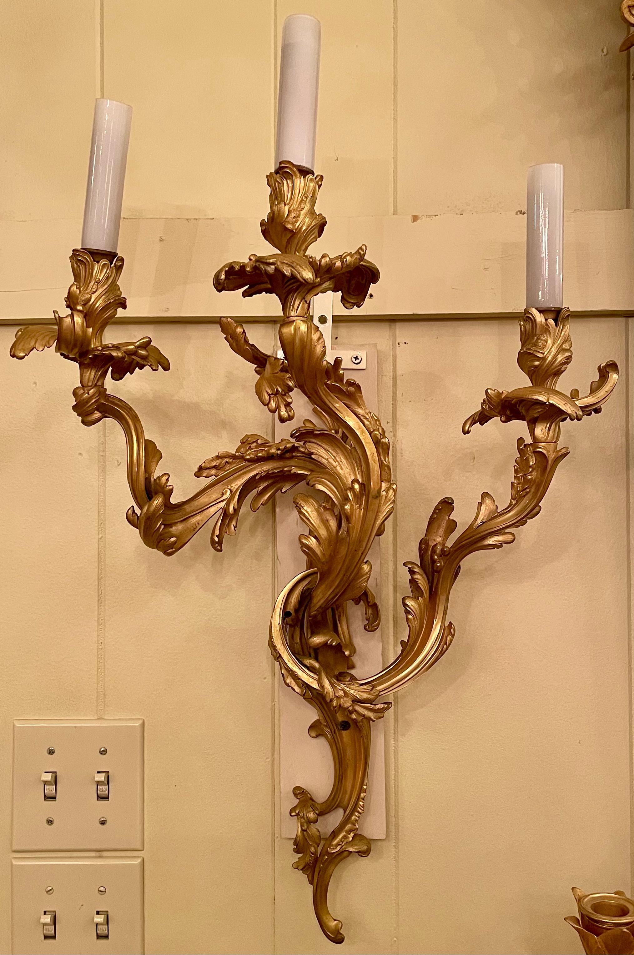 Paire d'appliques murales d'Oré en bronze de style Louis XV, vers 1890. Bon état - En vente à New Orleans, LA