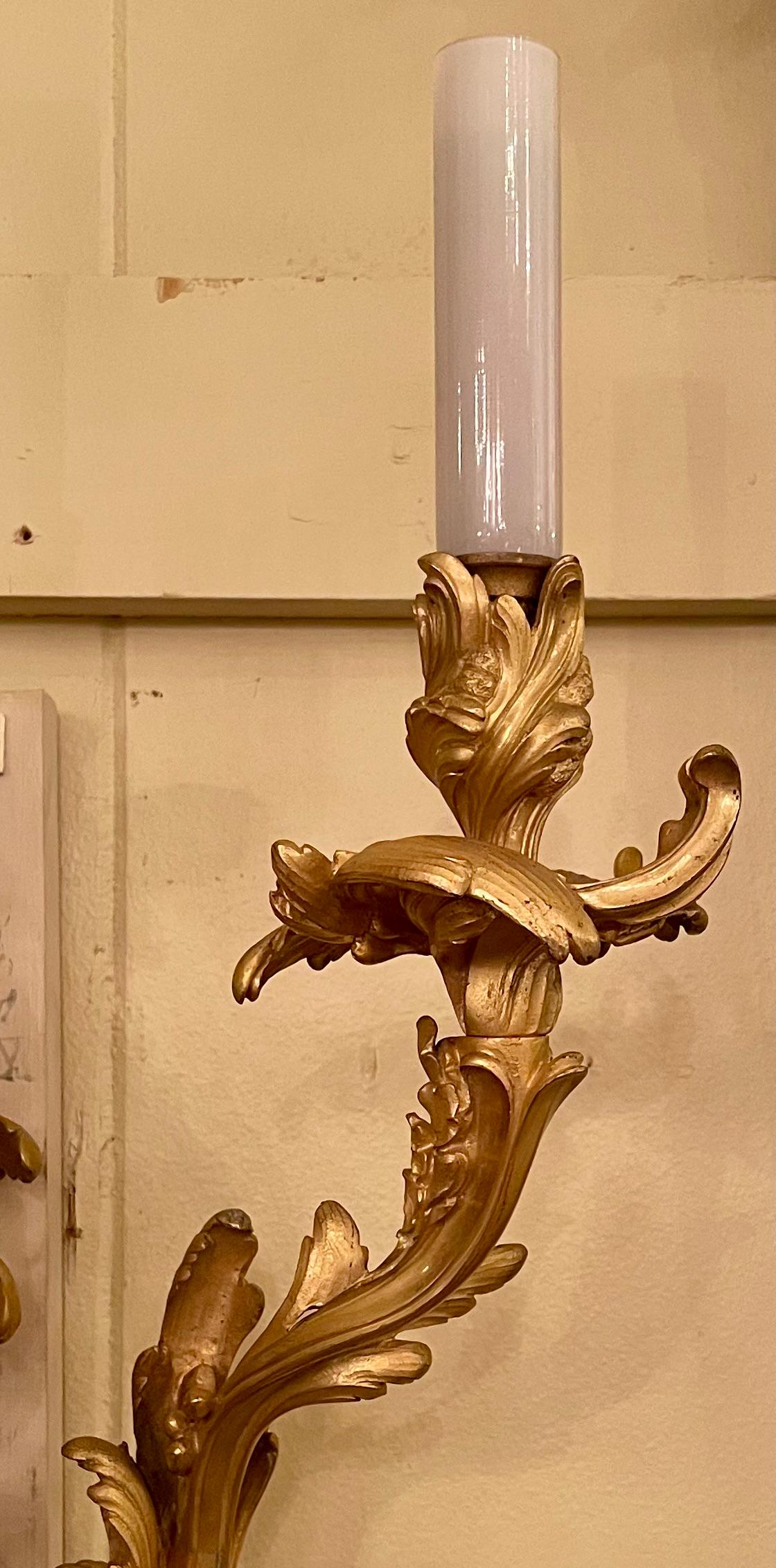Bronze Paire d'appliques murales d'Oré en bronze de style Louis XV, vers 1890. en vente