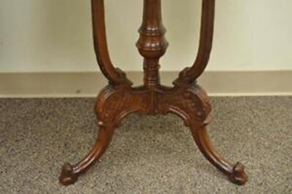 Pair Antique French Louis XV Style Floral Satinwood Inlay Walnut Lamp End Tables In Good Condition For Sale In Philadelphia, PA
